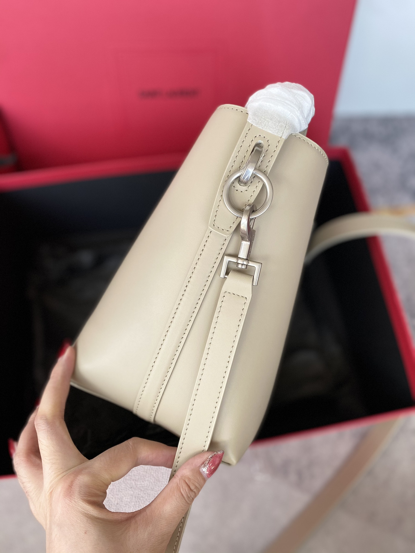 Y51 LE 37 Small (Shiny Leather) 17 x 20 x 13 CM