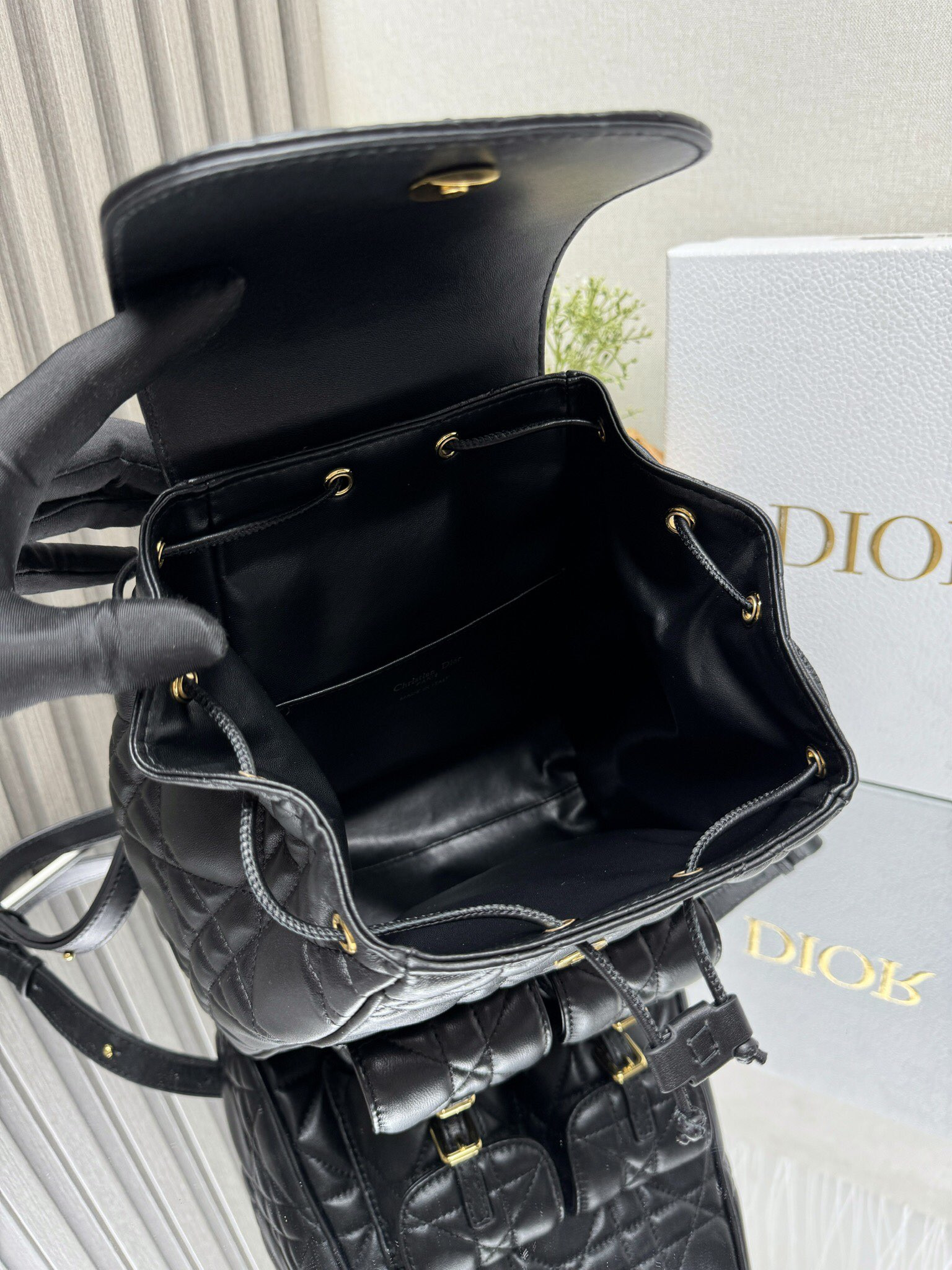 D10r Caro Backpack Medium 23 x 26.7 x 12.5 cm