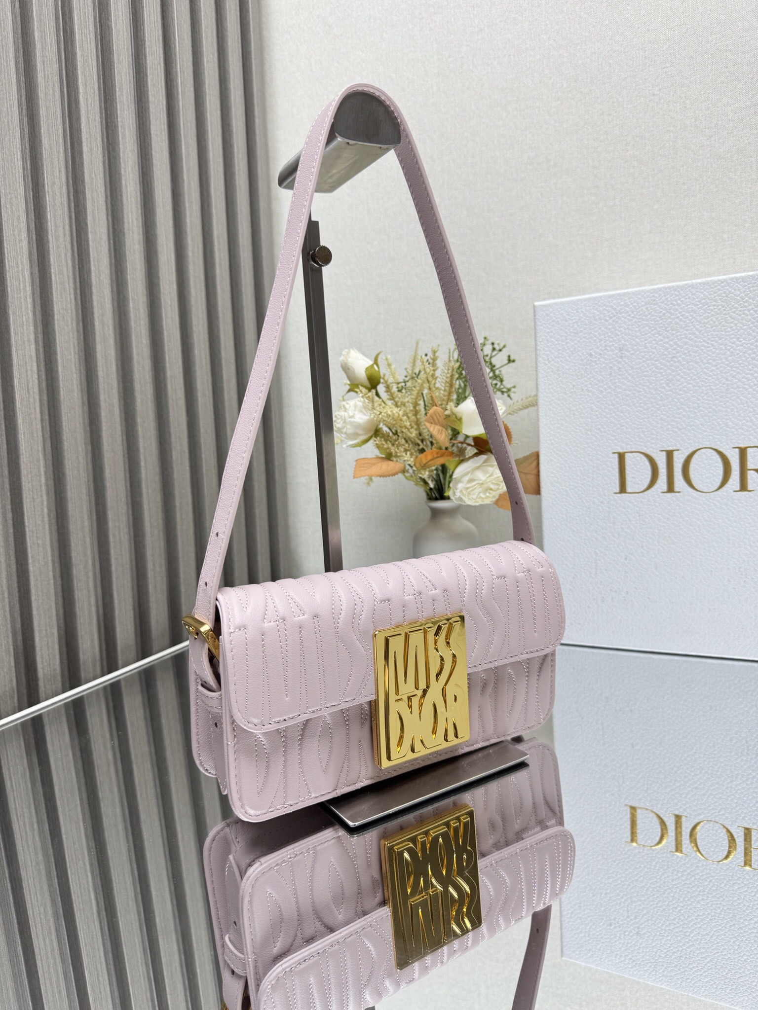 D10r Miss D10r flap bag 22 x 11 x 6 cm