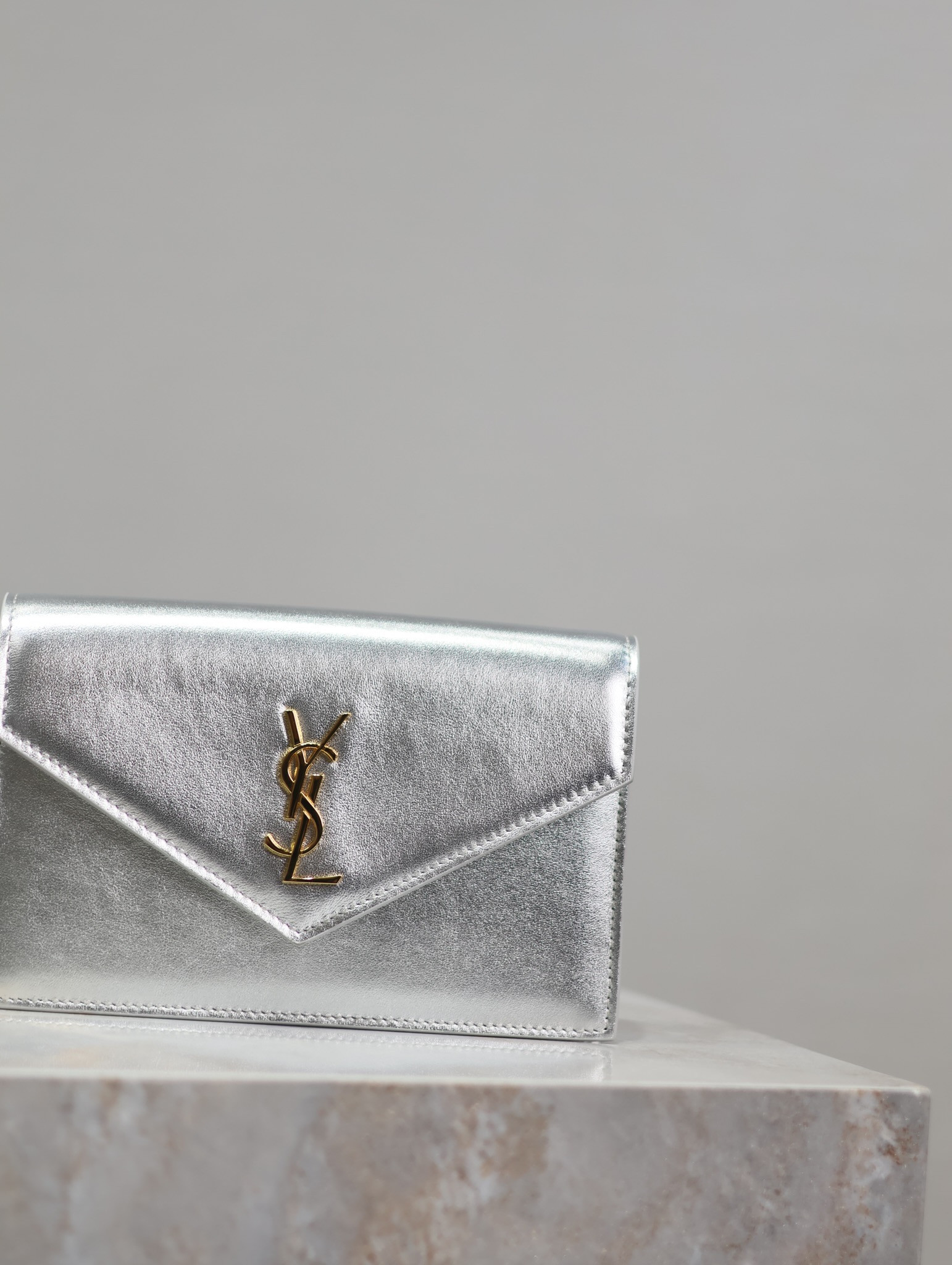 Y51 Cassandra WOC envelope chain wallet 19x12.5x3.5cm