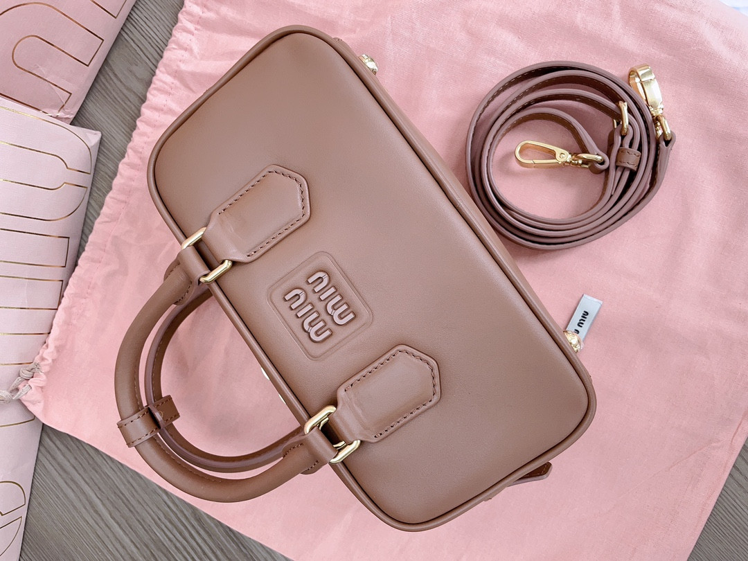 M1v M1v arcadie leather bag 10.5x22x7.5cm
