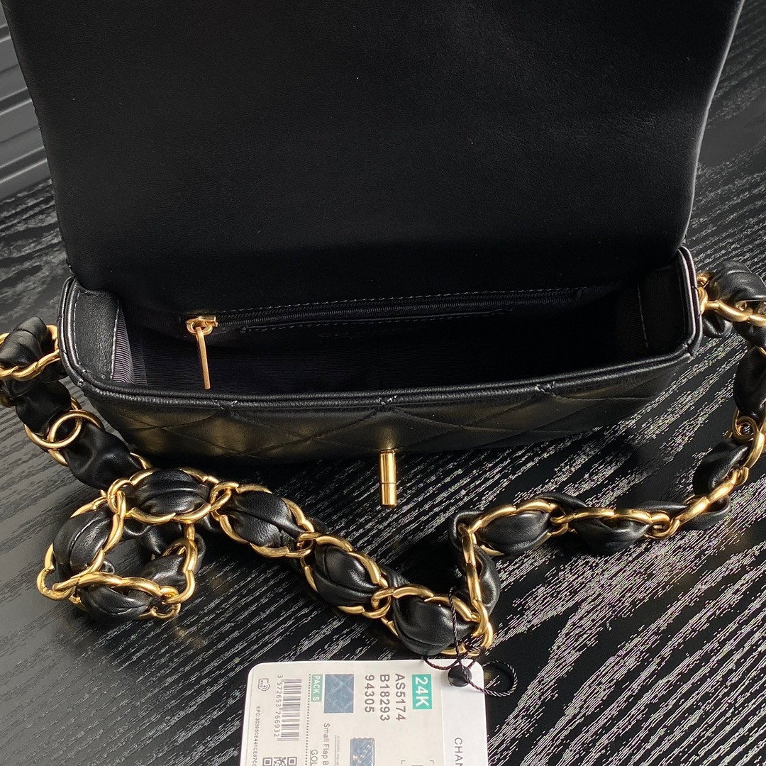 Ch**el FALL-WINTER 2024-25 SMALL FLAP BAG 13x21x7cm