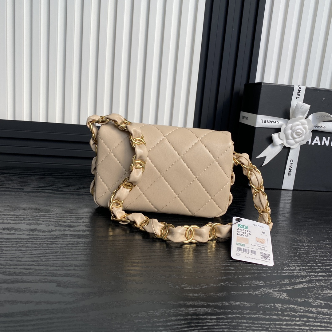 Ch**el FALL-WINTER 2024-25 SMALL FLAP BAG 13x21x7cm