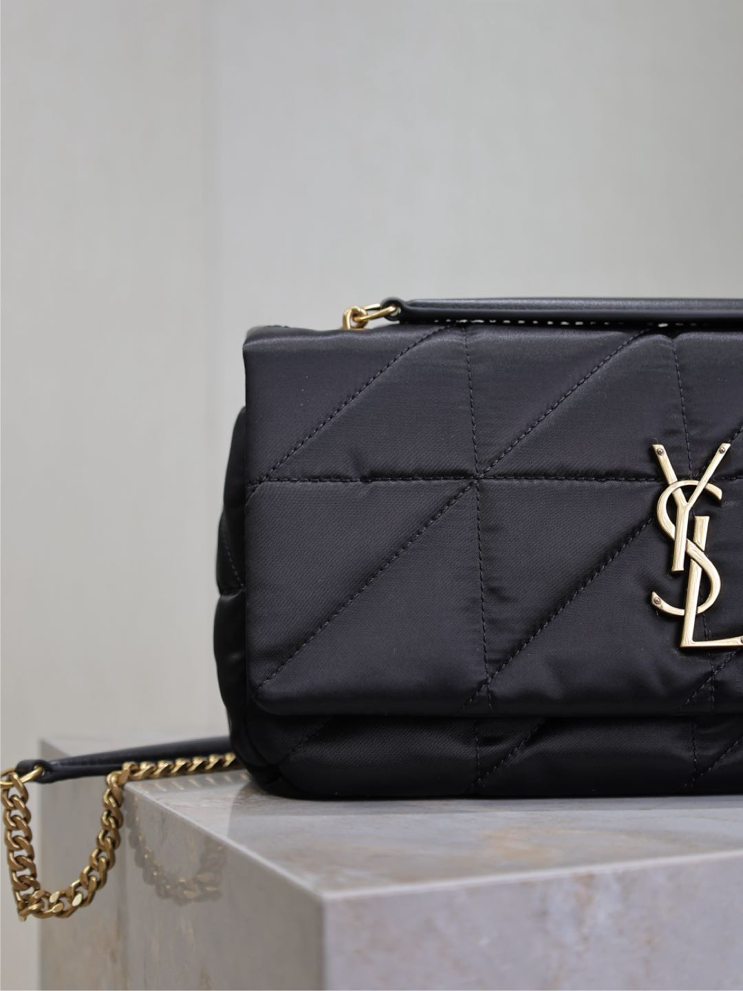 Y51 Jamie Medium in Nylon 25x15x7.5cm