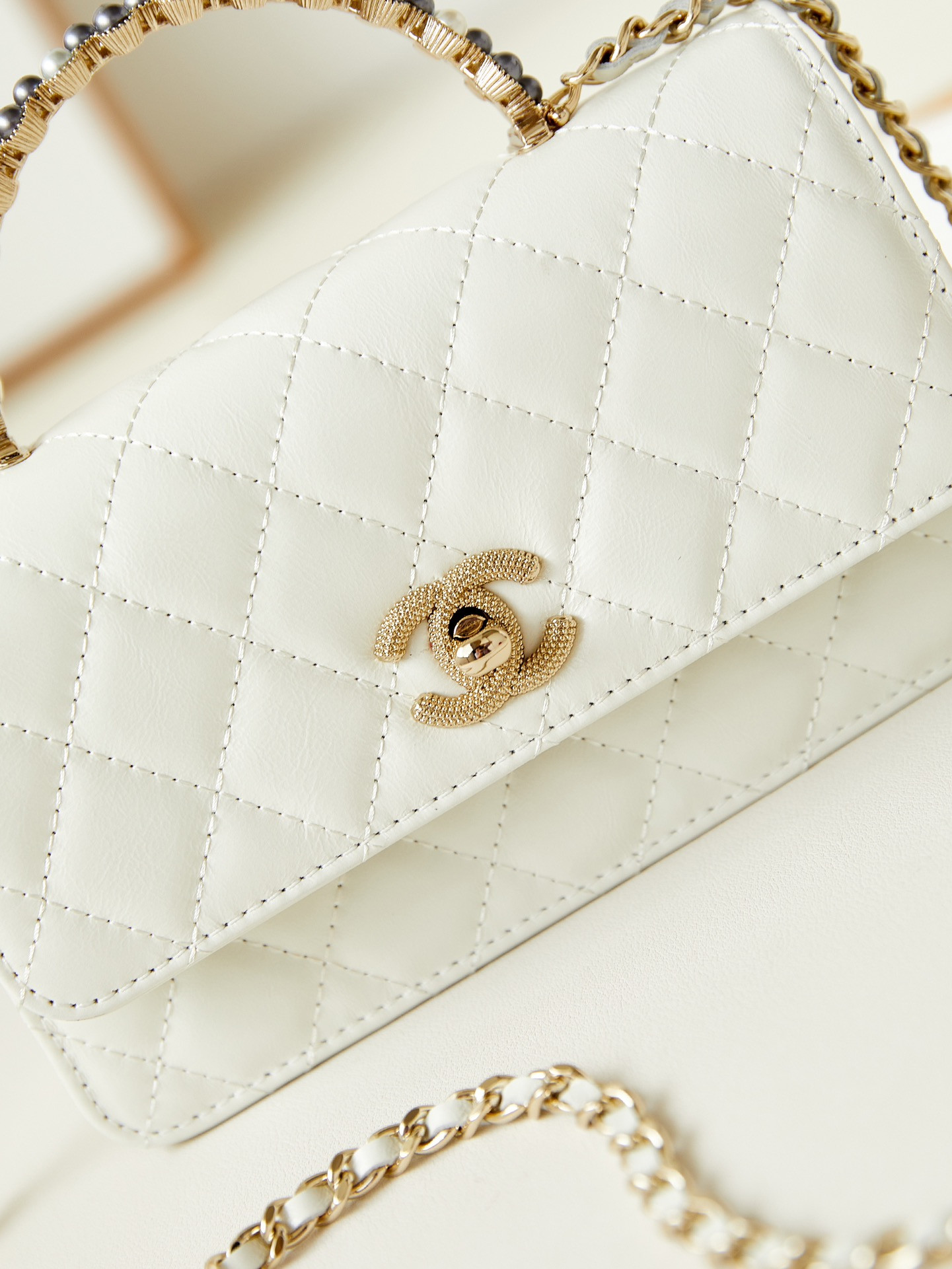 Ch**el 24P woc CLASSIC WALLET ON CHAIN 11x18.5x6cm