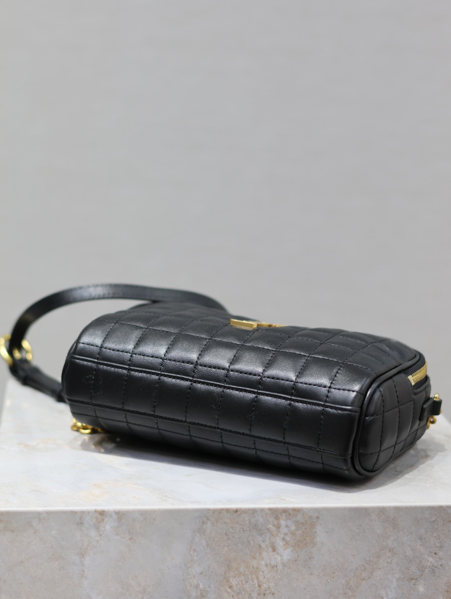 Y51 cassandre matelassé carré camera bag in lambskin 19.5x14x4cm