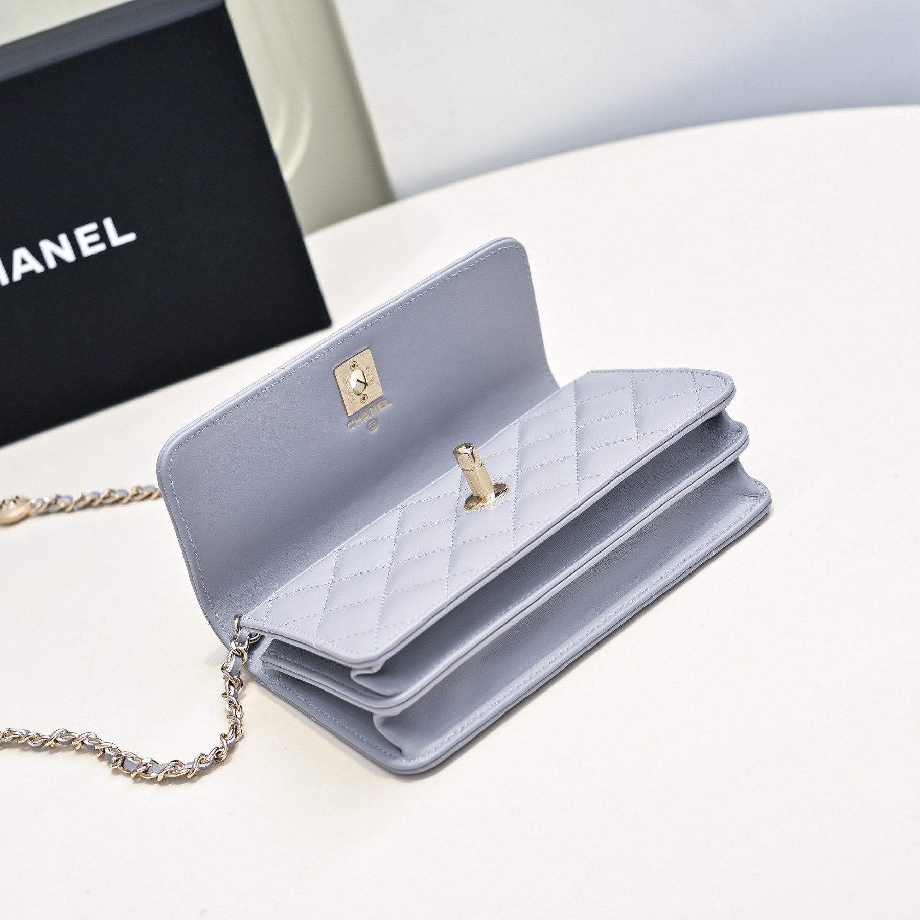 Ch**el Clutch with Chain 11x18.5x6cm