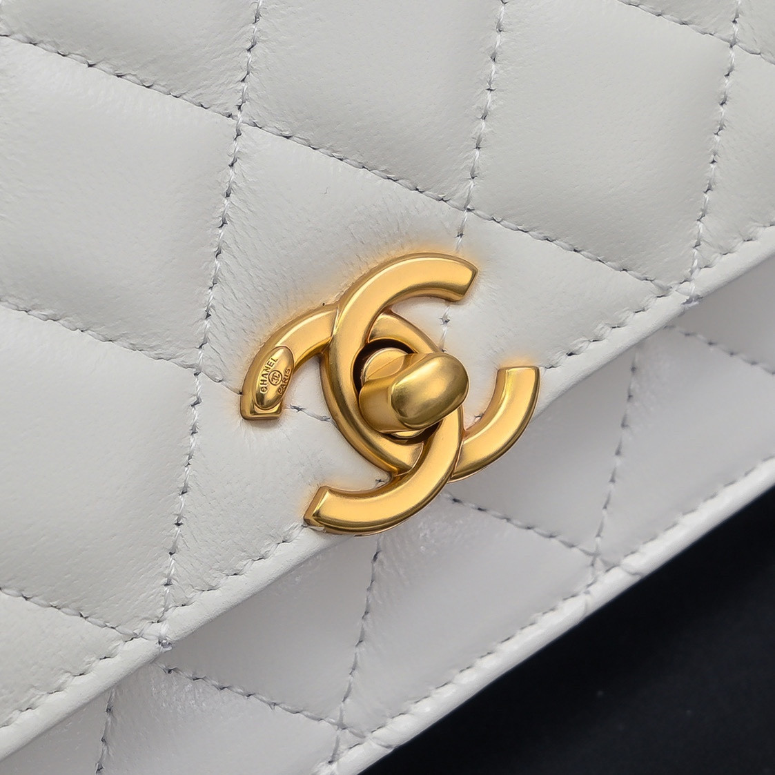 Ch**el Clutch With Chain 19cm