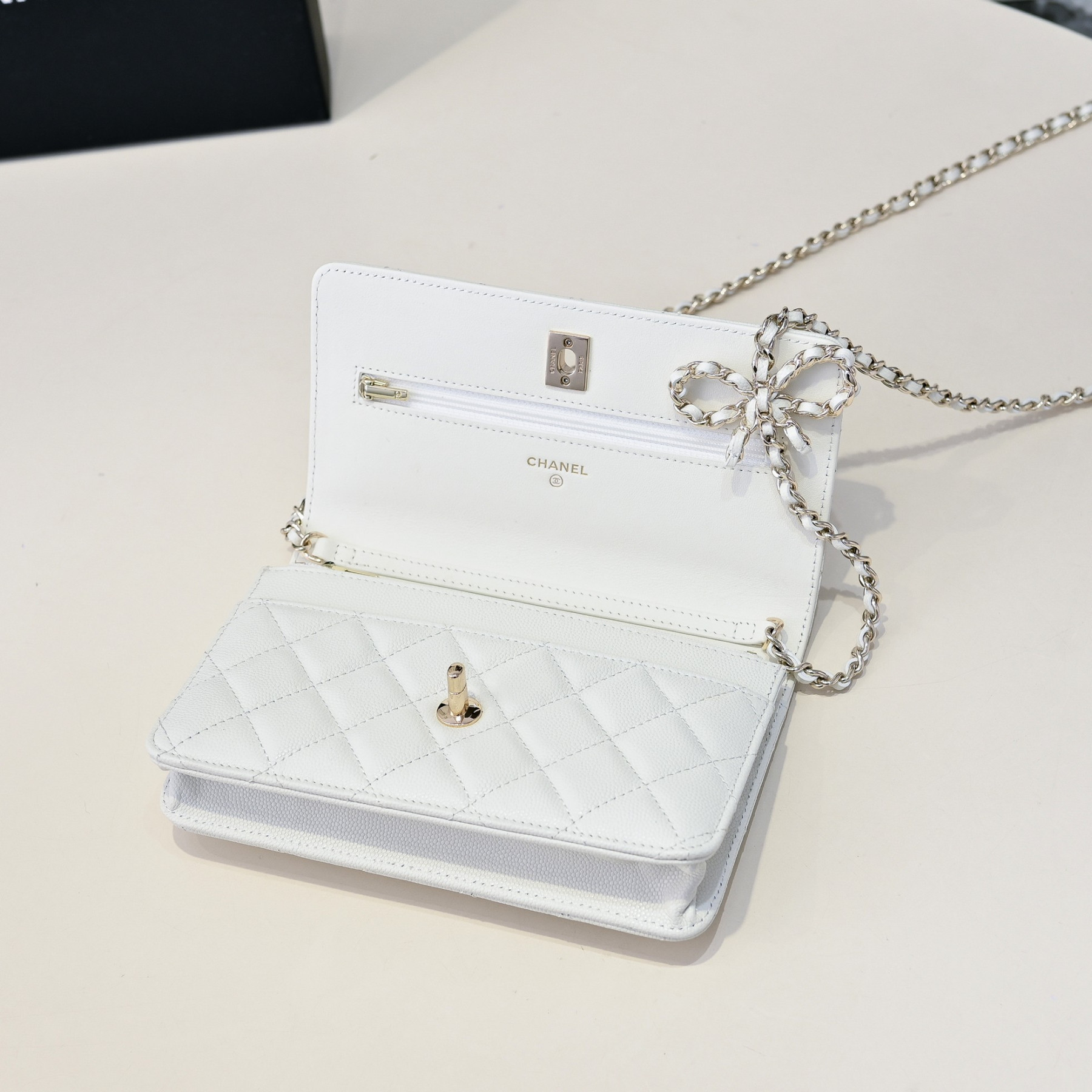 Ch**el WOC CLASSIC WALLET ON CHAIN 12.3x19.2x3.5cm
