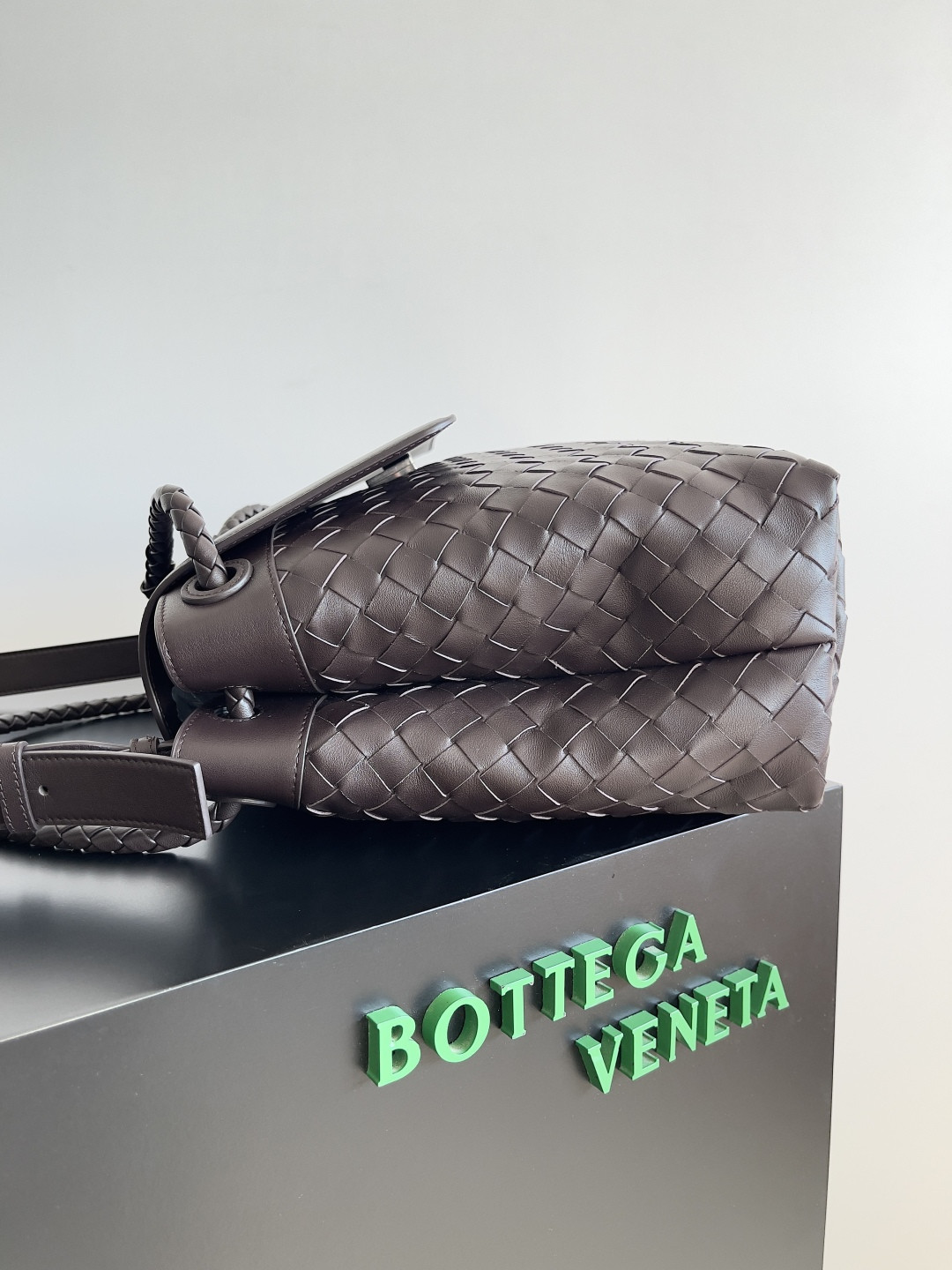 B0tt*ga Ven*ta Medium Andiamo Messenger 37x26x13cm