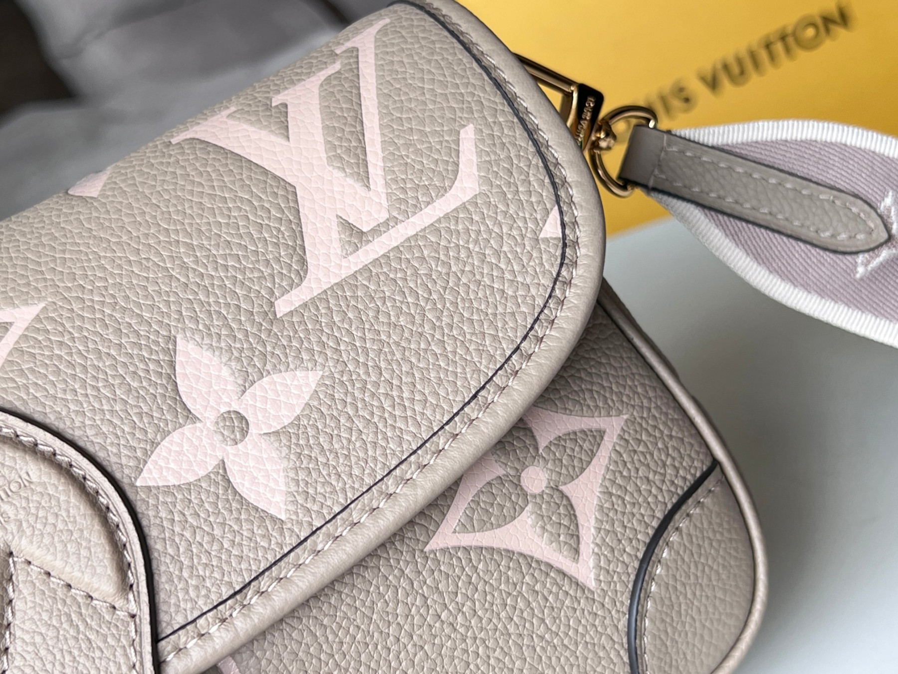 LV Diane M46583 23x16x8.5CM