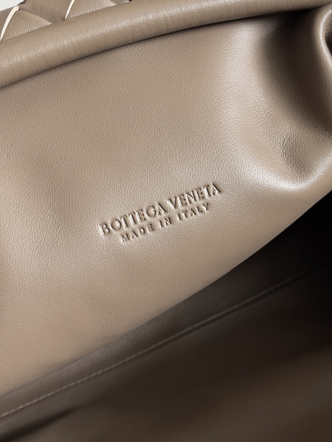 B0tt*ga Ven*ta  LAUREN  CLUTCH Andiamo Parachute  31x16.5x11cm