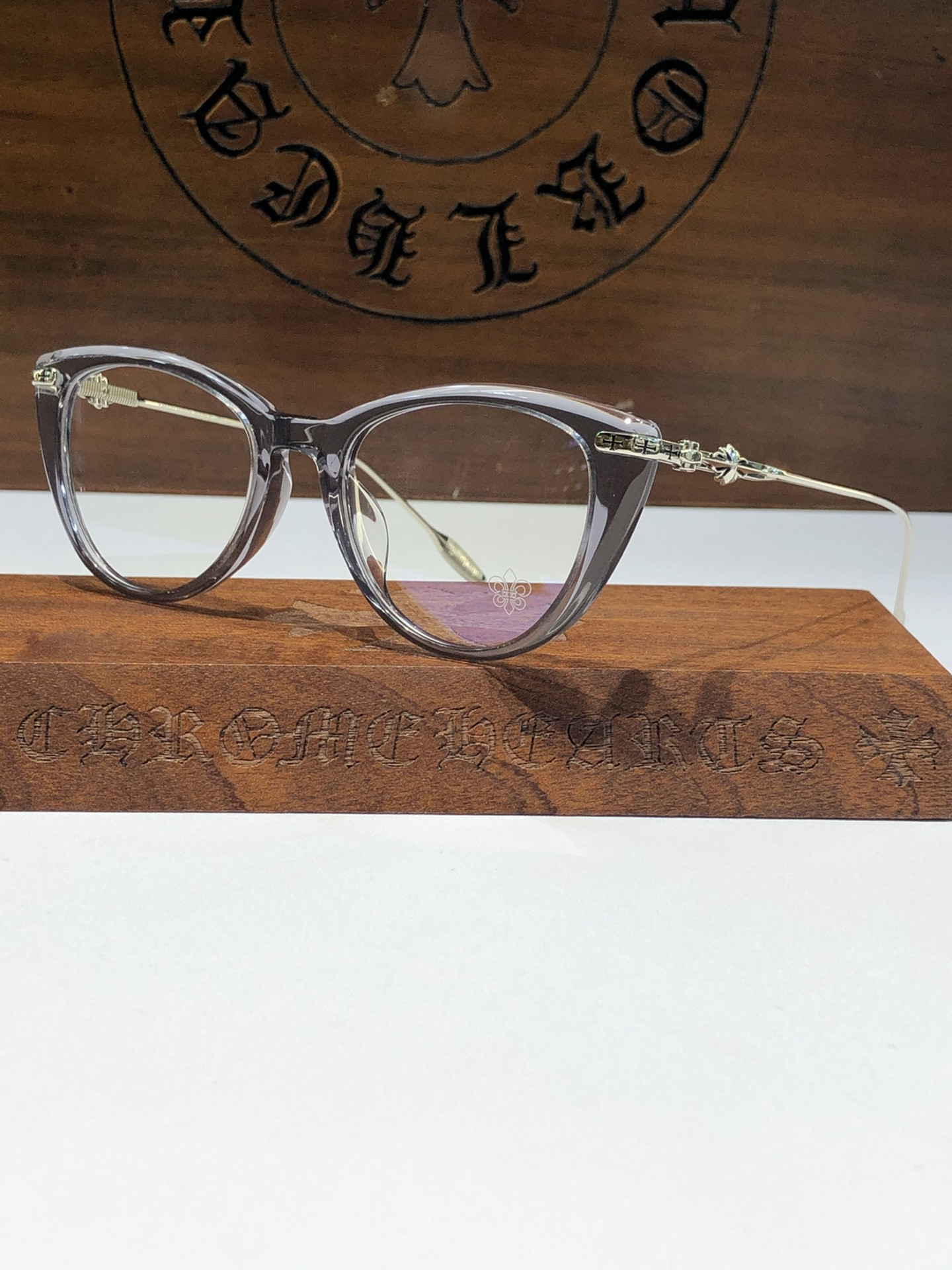 Ch*0me He**ts Glasses CH8228