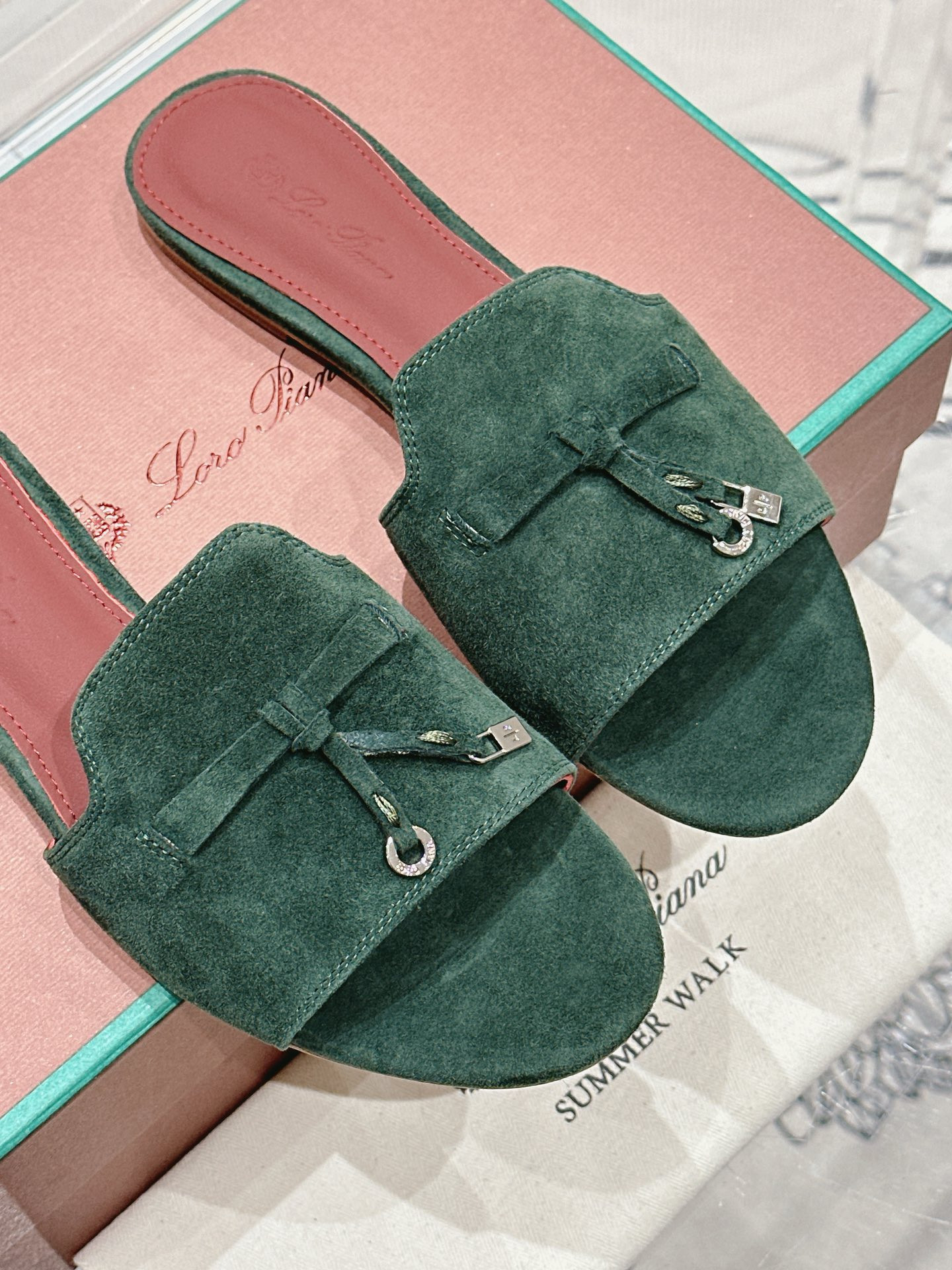 UA L0r0 P1ana Summer Charms Sandal