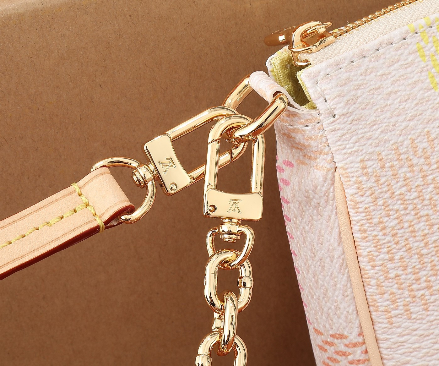 LV Pochette Accessoires N40642 23.5 x 13.5 x 4 cm