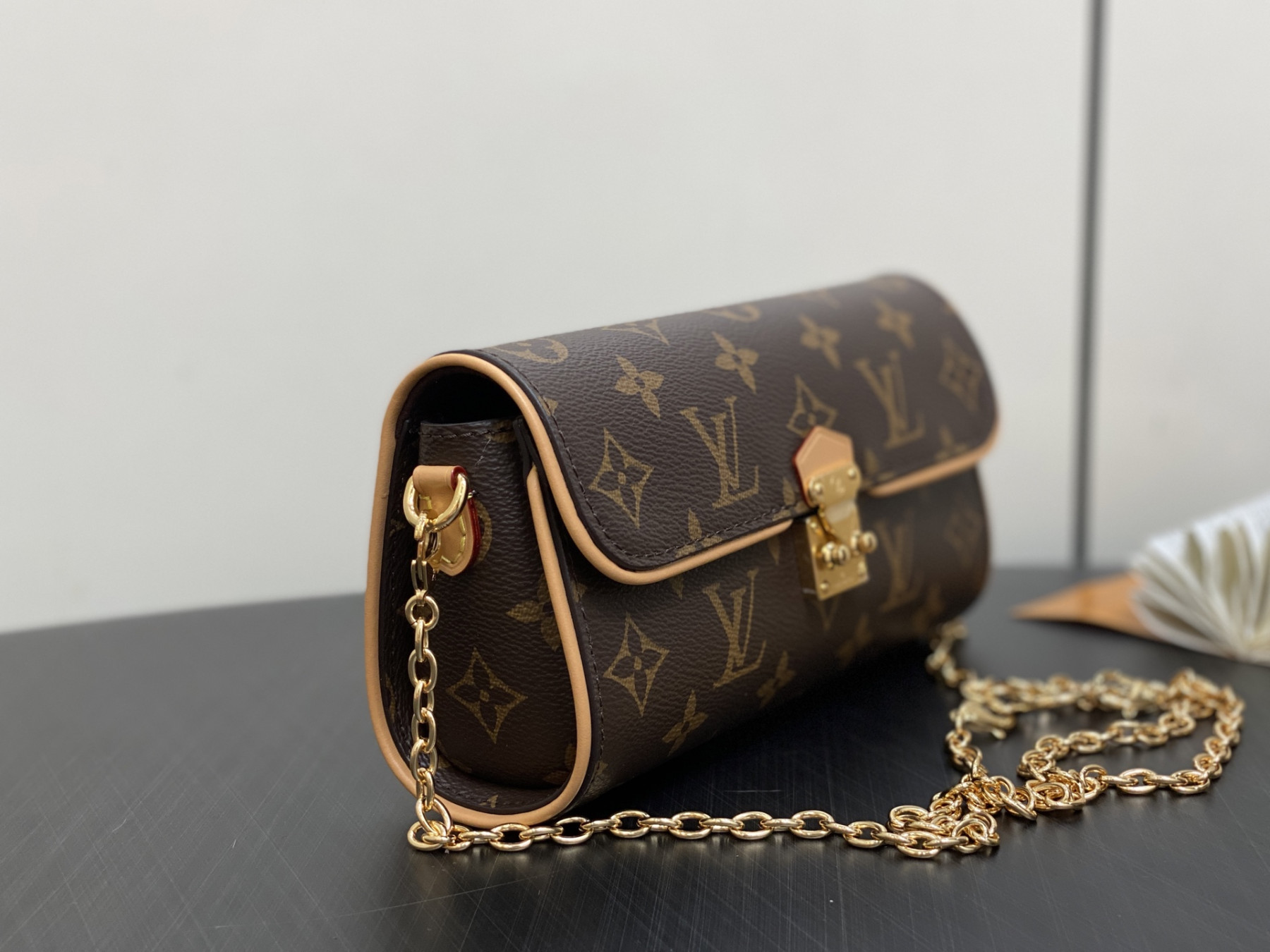 LV Pochette Camille M13566  20.5 x 11x6CM