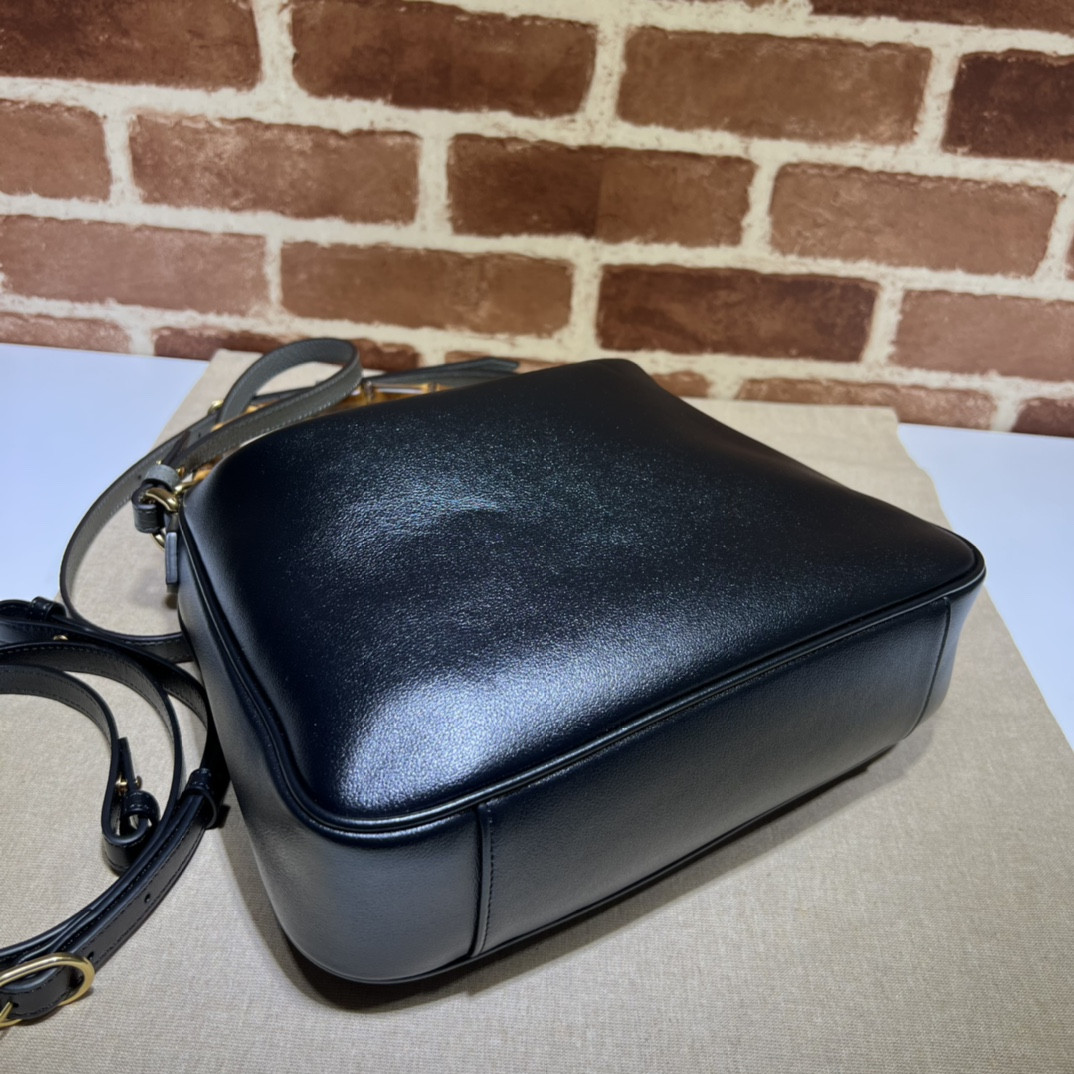 Gvc*1 Diana Medium shoulder bag 30x23x6.5cm