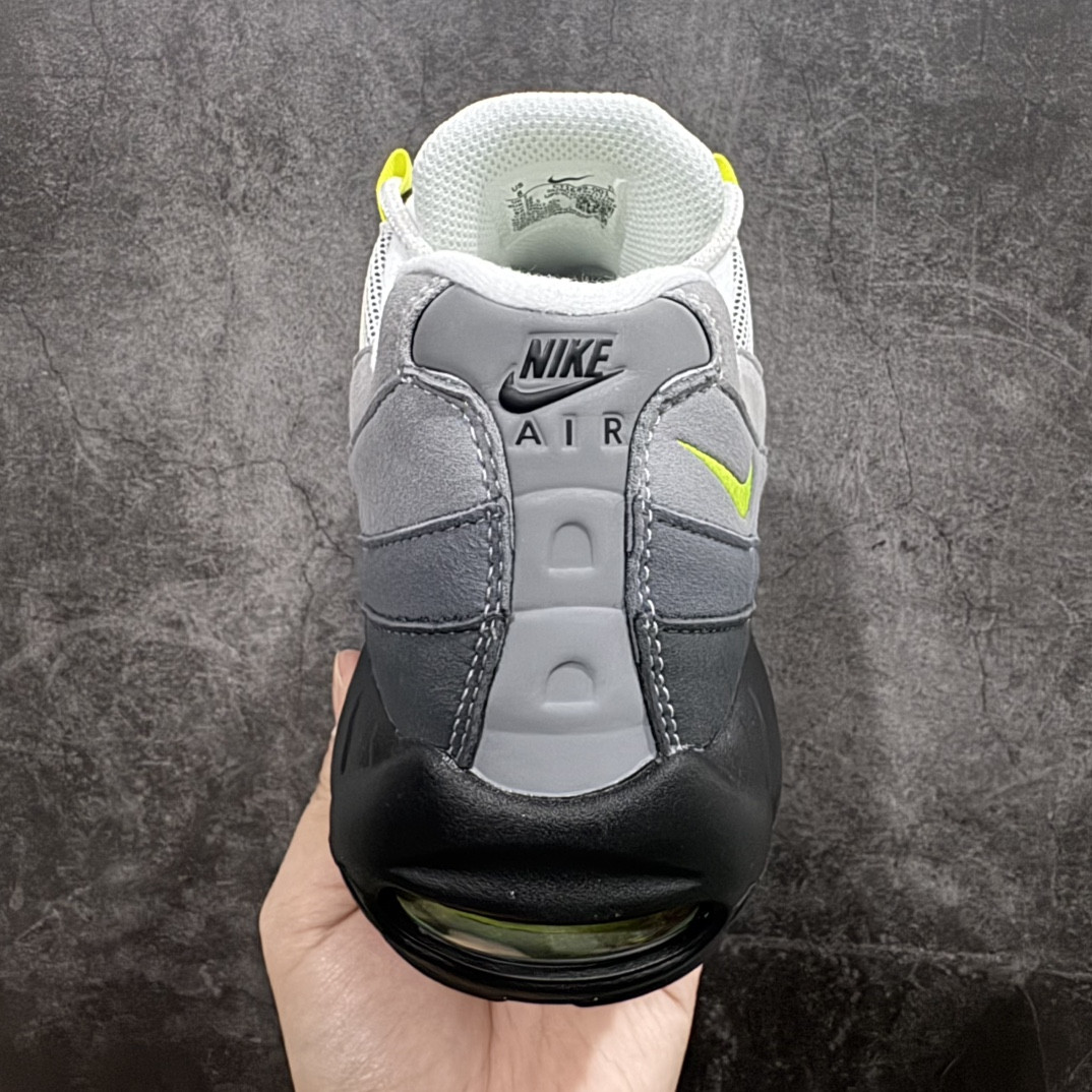 UA NIKE Air Max 95