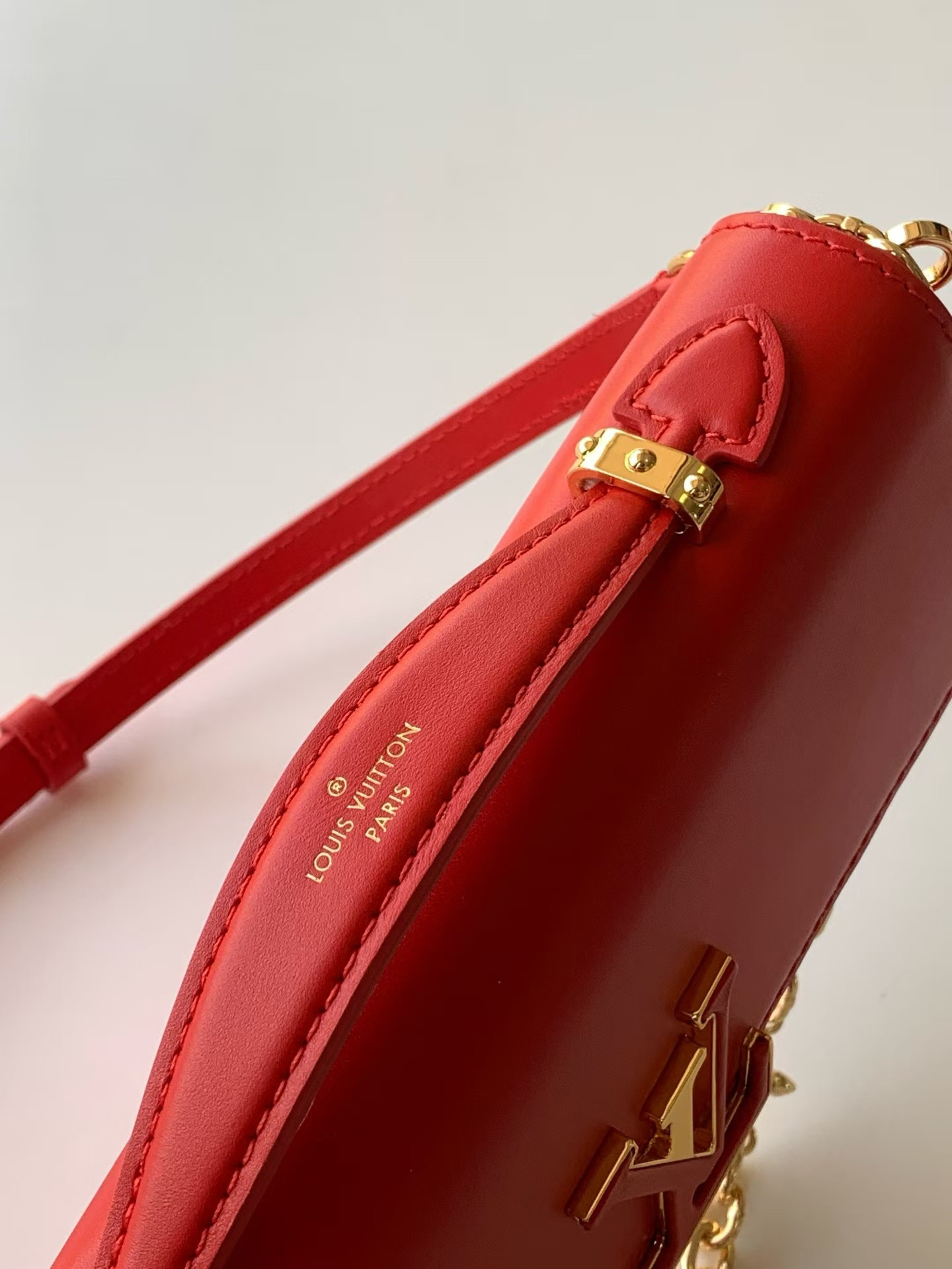 LV Wallet On Chain Capucines M12405 23x12x4cm