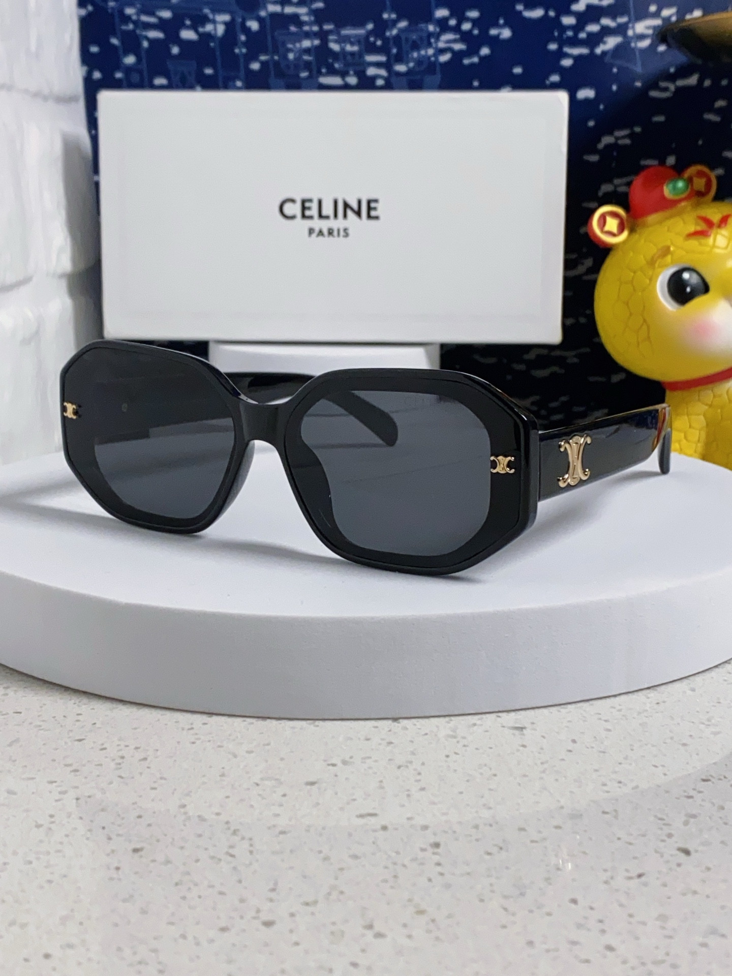 Ce1i*e Glasses