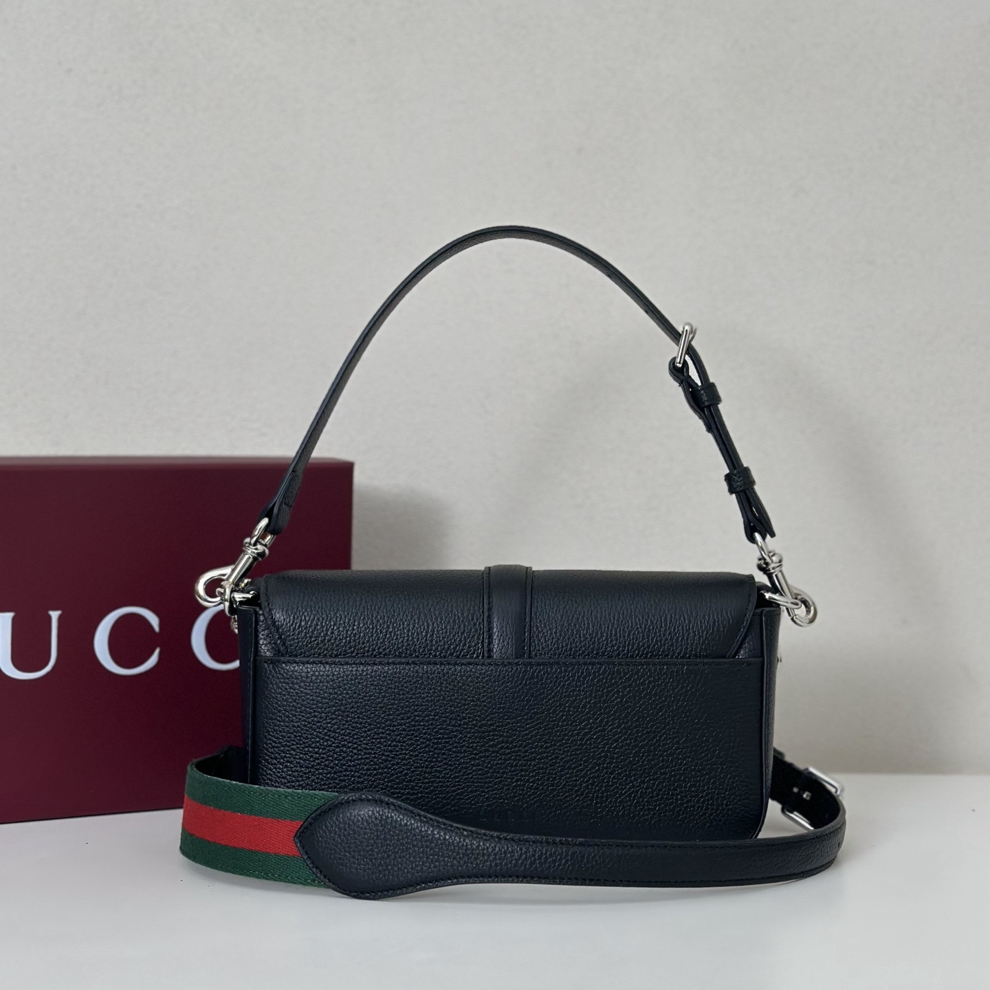 Gvc*1 Small crossbody bag with hook closure 23.5 x 12.5 x 6.5 cm