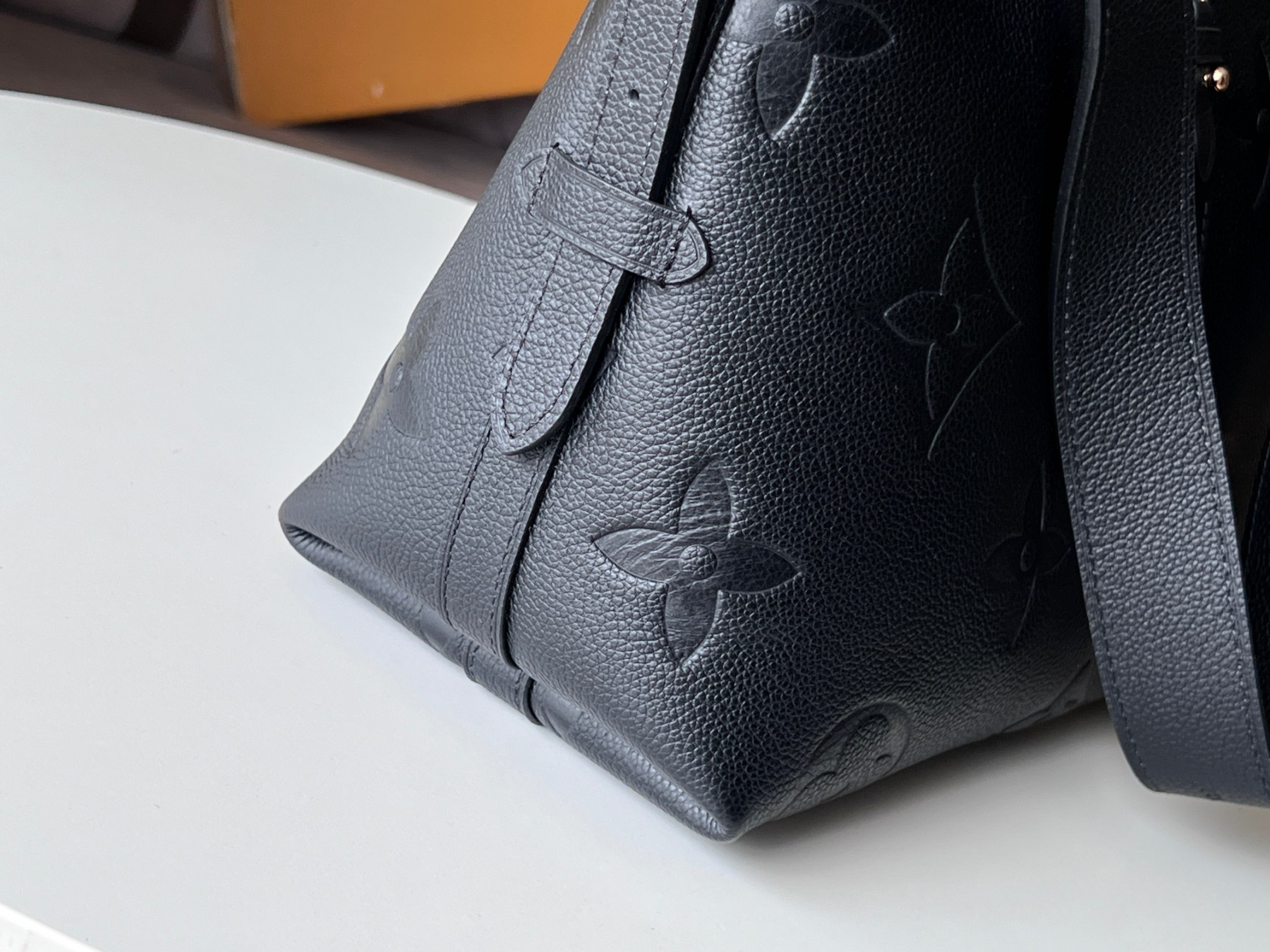 LV CarryAll PM M46288 29x24x12cm
