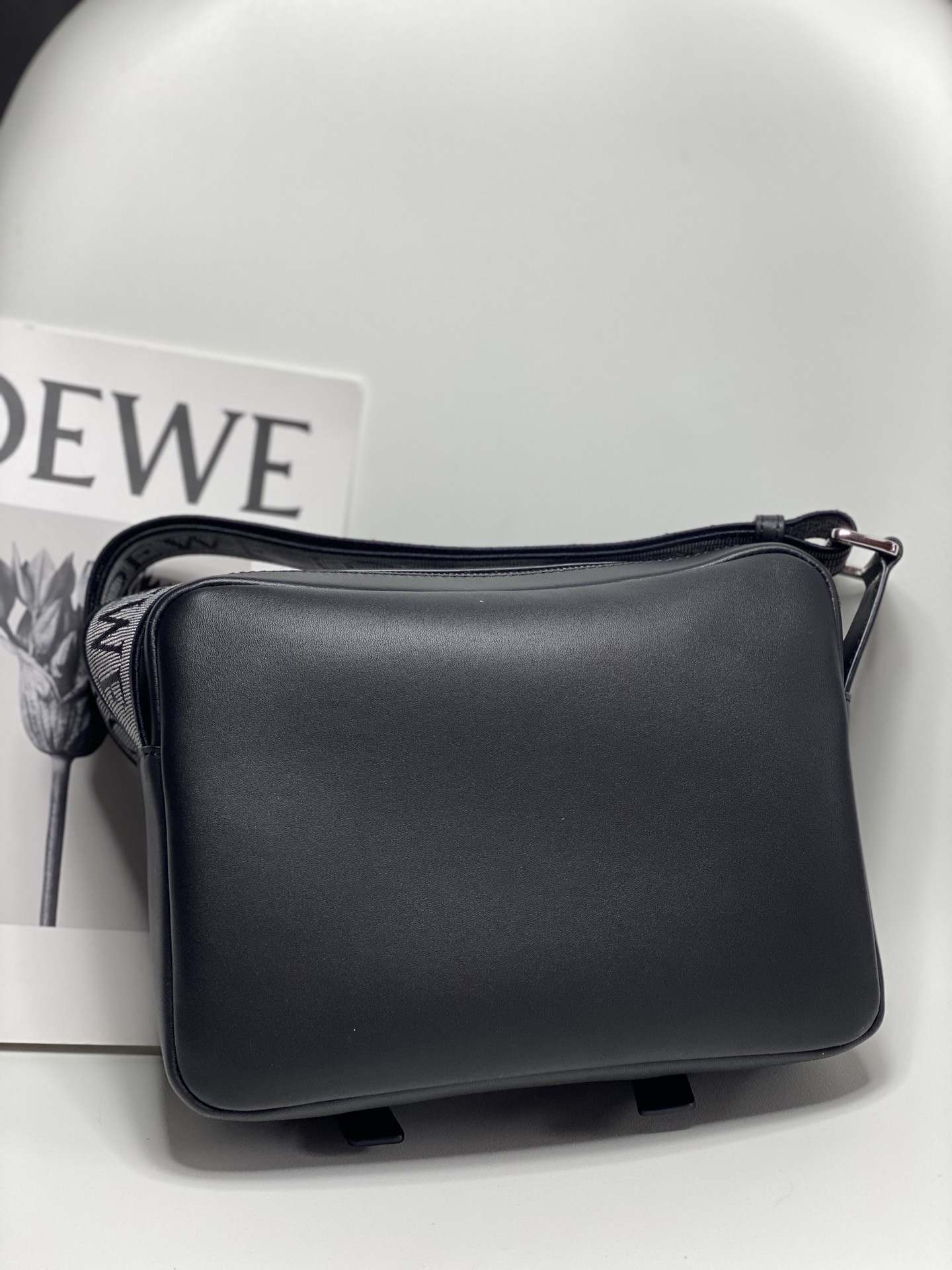 L0ew* XS Military messenger bag in S*pple smooth calfskin and jacquard 18x23x9cm