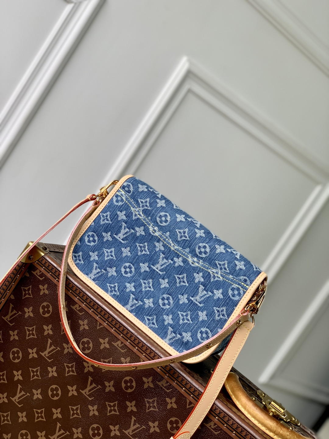 LV Diane M13070 24x15x9cm