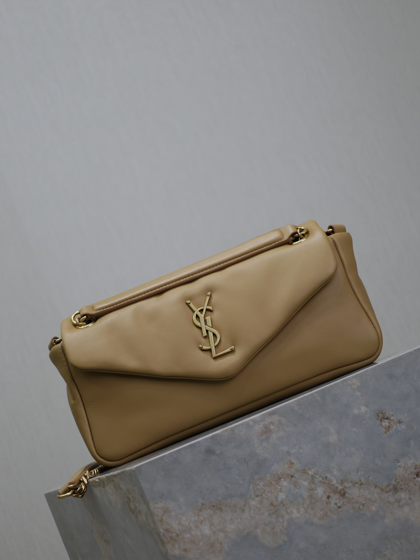 Y51 CALYPSO small in plunged lambskin 26x14x7cm