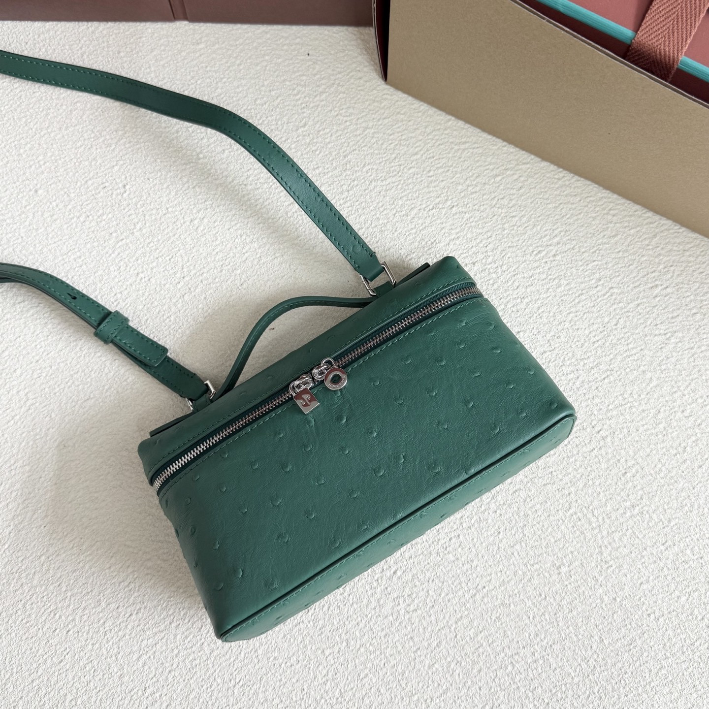 L0r0 P1ana Extra Pocket L19 Ostrich-grained Leather 11 x 19 x 6.5 cm