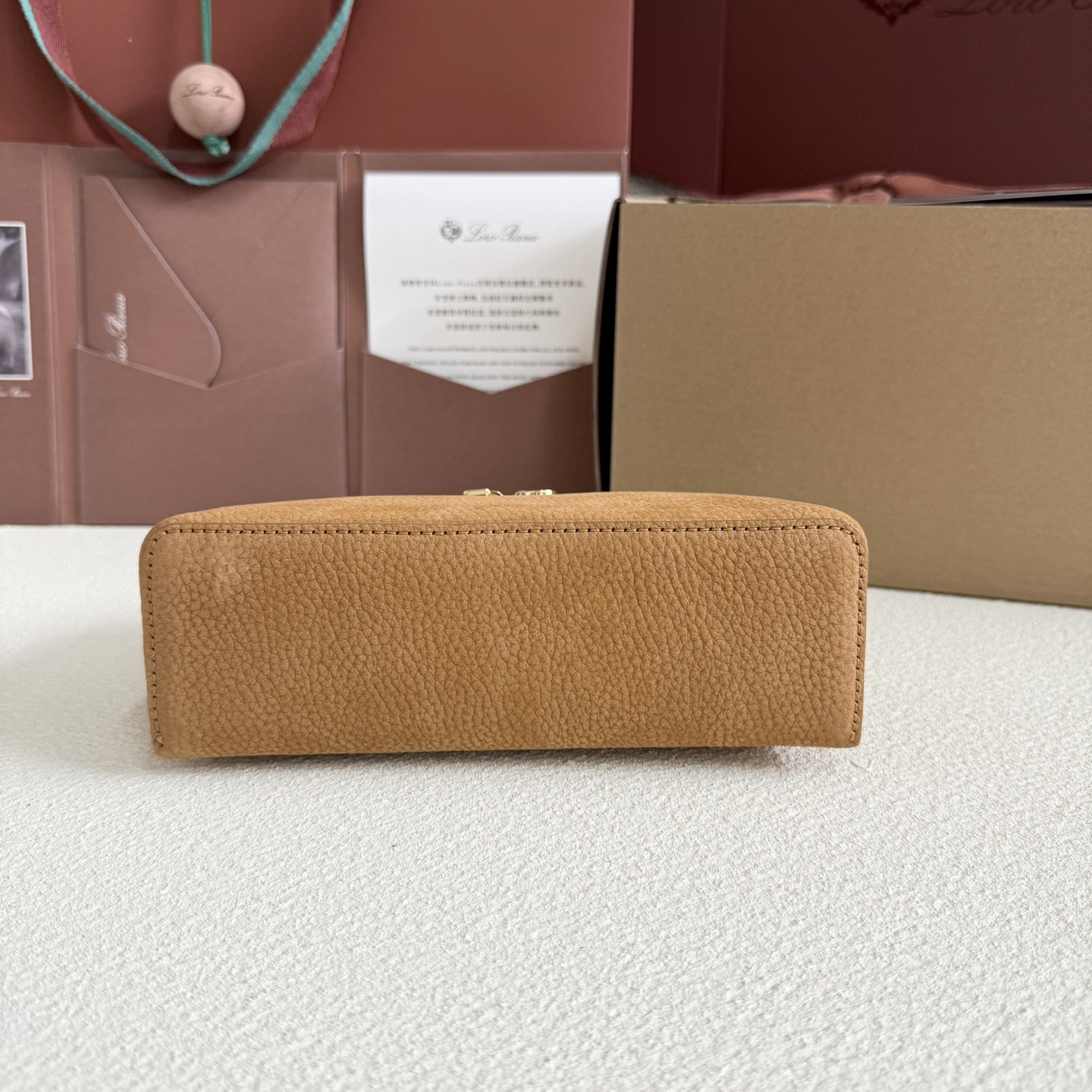 L0r0 P1ana Extra Pocket L19 Grained Calfskin 11 x 19 x 6.5 cm