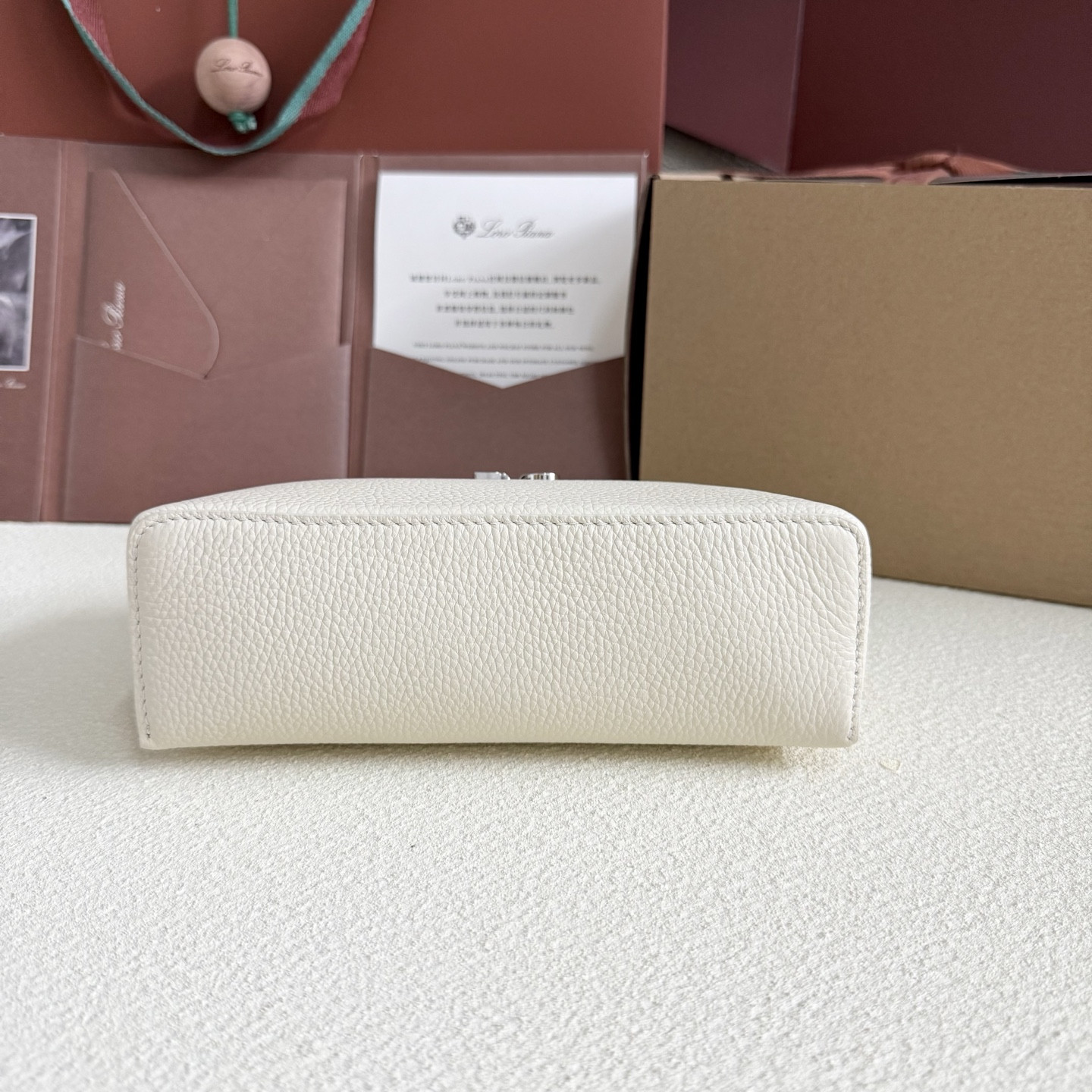 L0r0 P1ana Extra Pocket L19  Grained Calfskin 11 x 19 x 6.5 cm