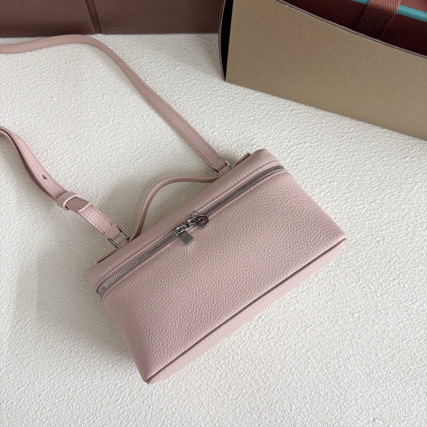 L0r0 P1ana Extra Pocket L19 11 x 19 x 6.5 cm