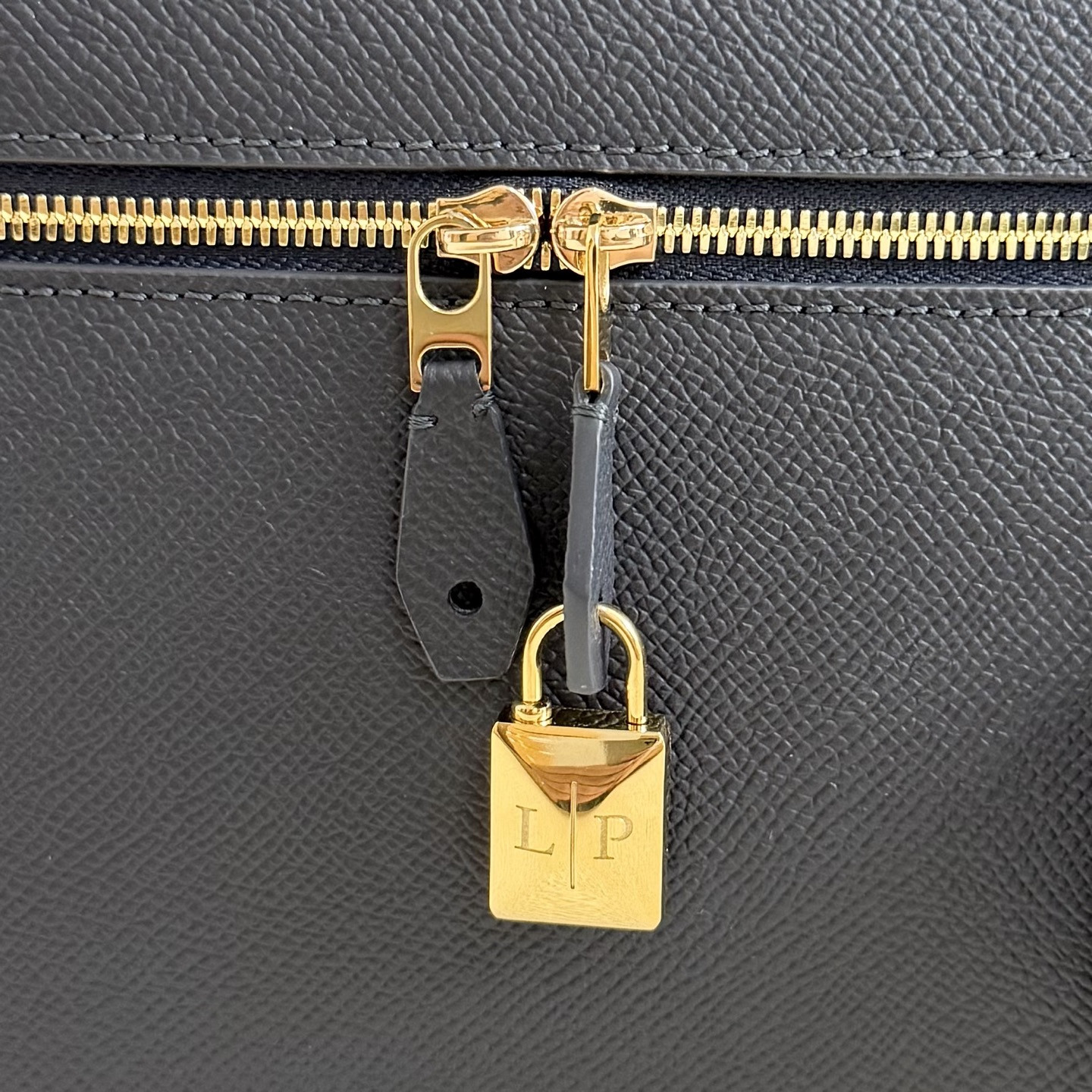 L0r0 P1ana Extra Pocket L27 Calfskin 16x27x10cm