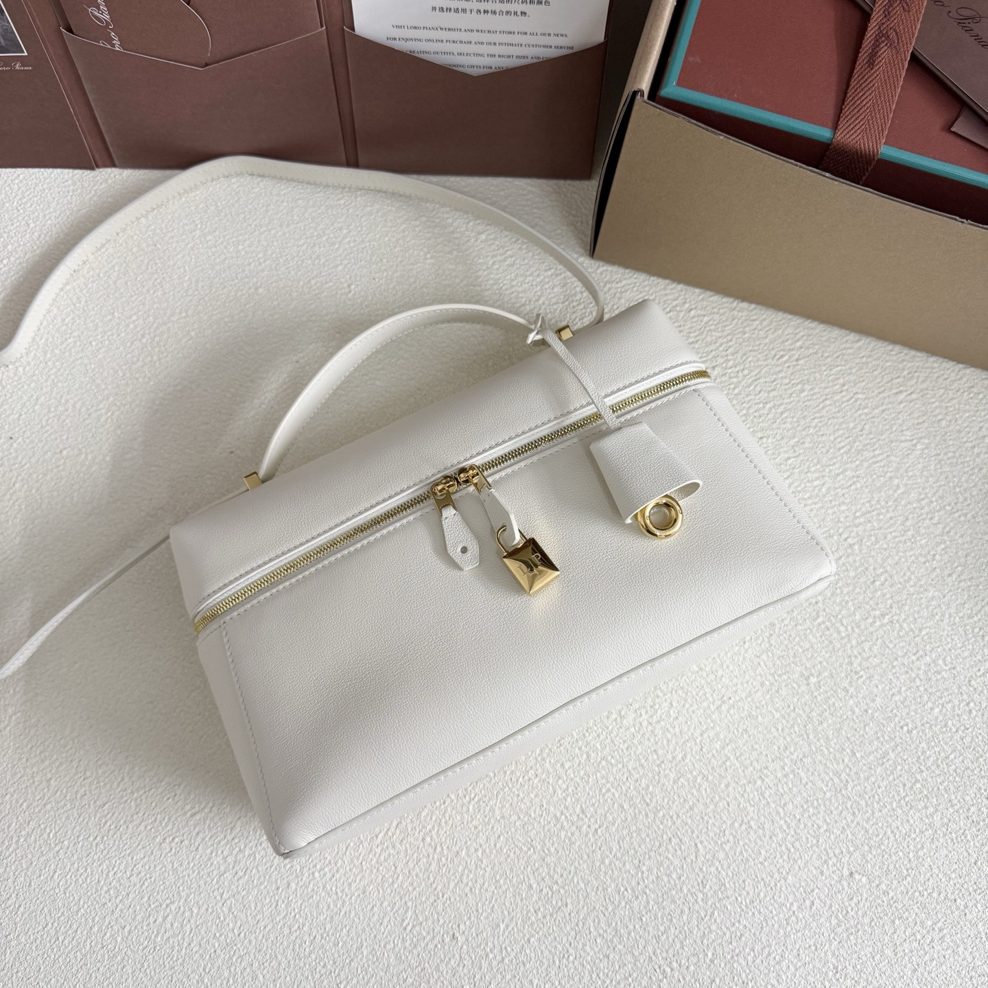 L0r0 P1ana Extra Pocket L27 Calfskin 16x27x10cm