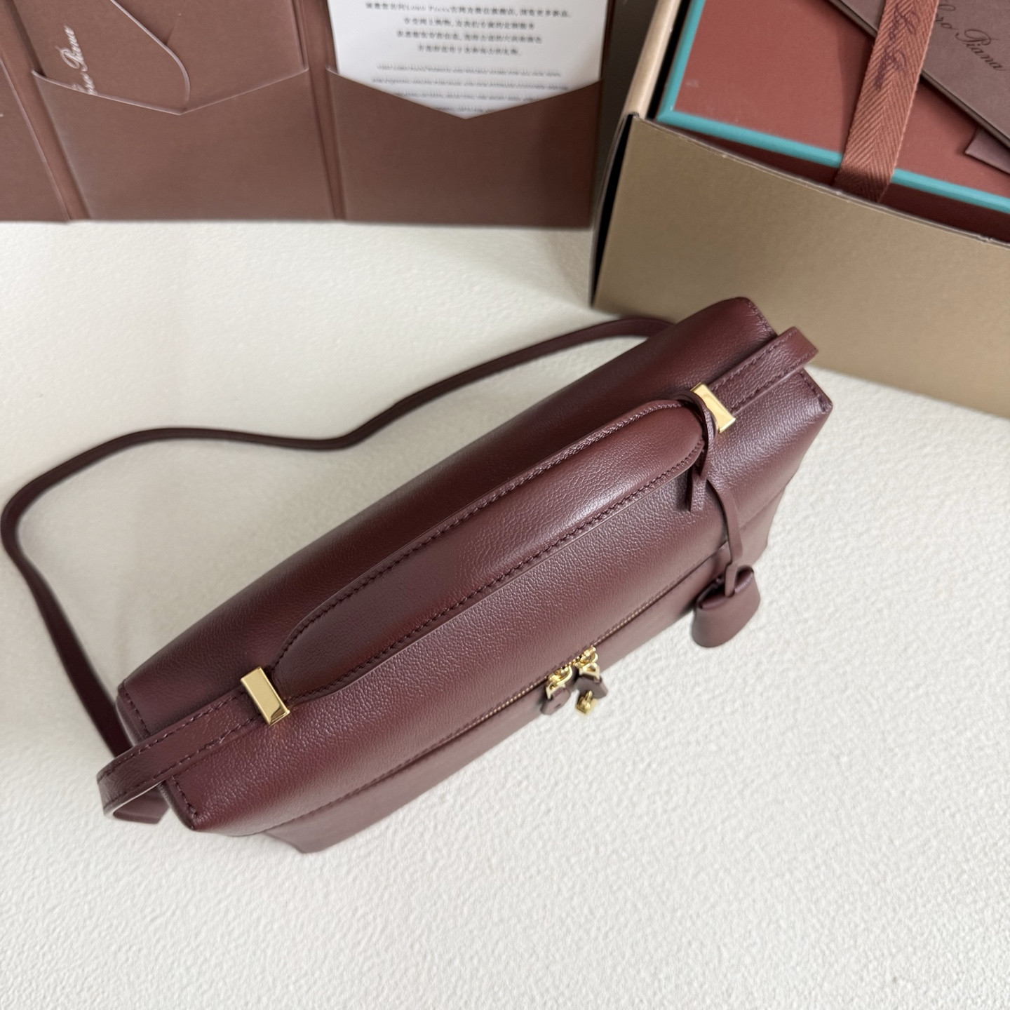 L0r0 P1ana Extra Pocket L27 Calfskin 16x27x10cm