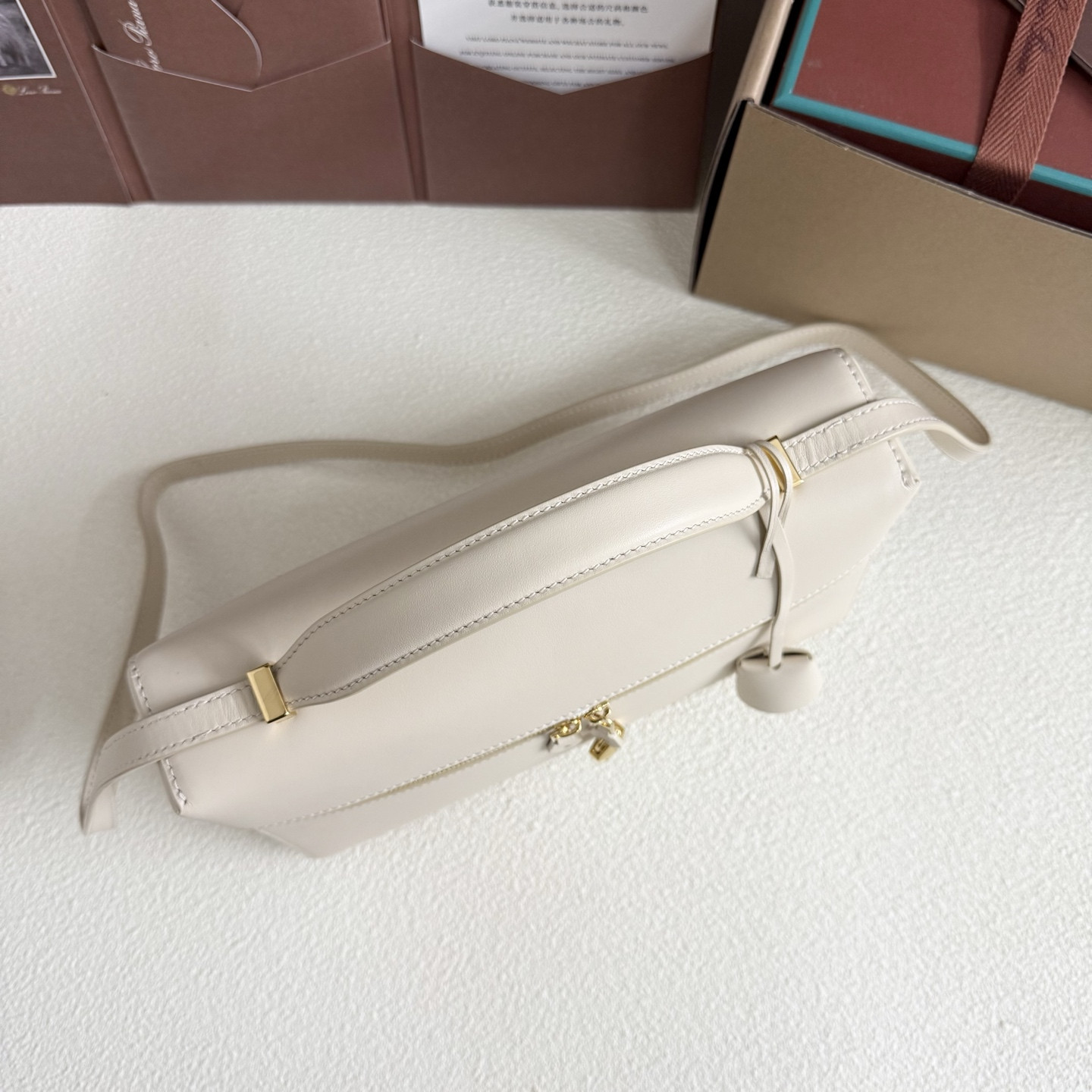 L0r0 P1ana Extra Pocket L27 Calfskin 16x27x10cm