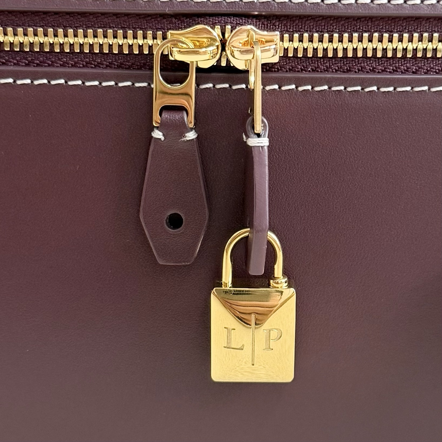 L0r0 P1ana Extra Pocket L27 Calfskin 16x27x10cm