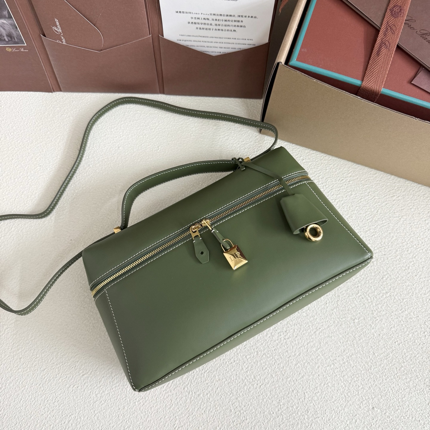 L0r0 P1ana Extra Pocket L27 Calfskin 16x27x10cm
