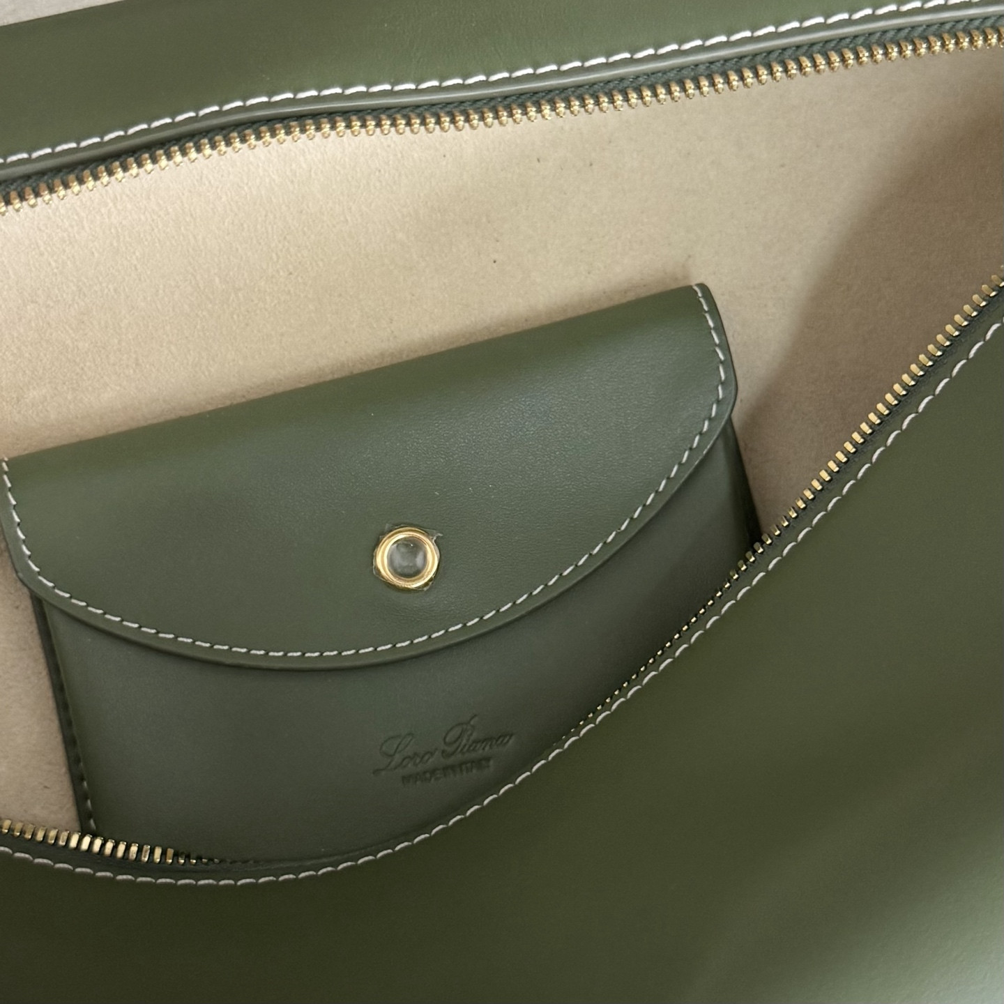 L0r0 P1ana Extra Pocket L27 Calfskin 16x27x10cm