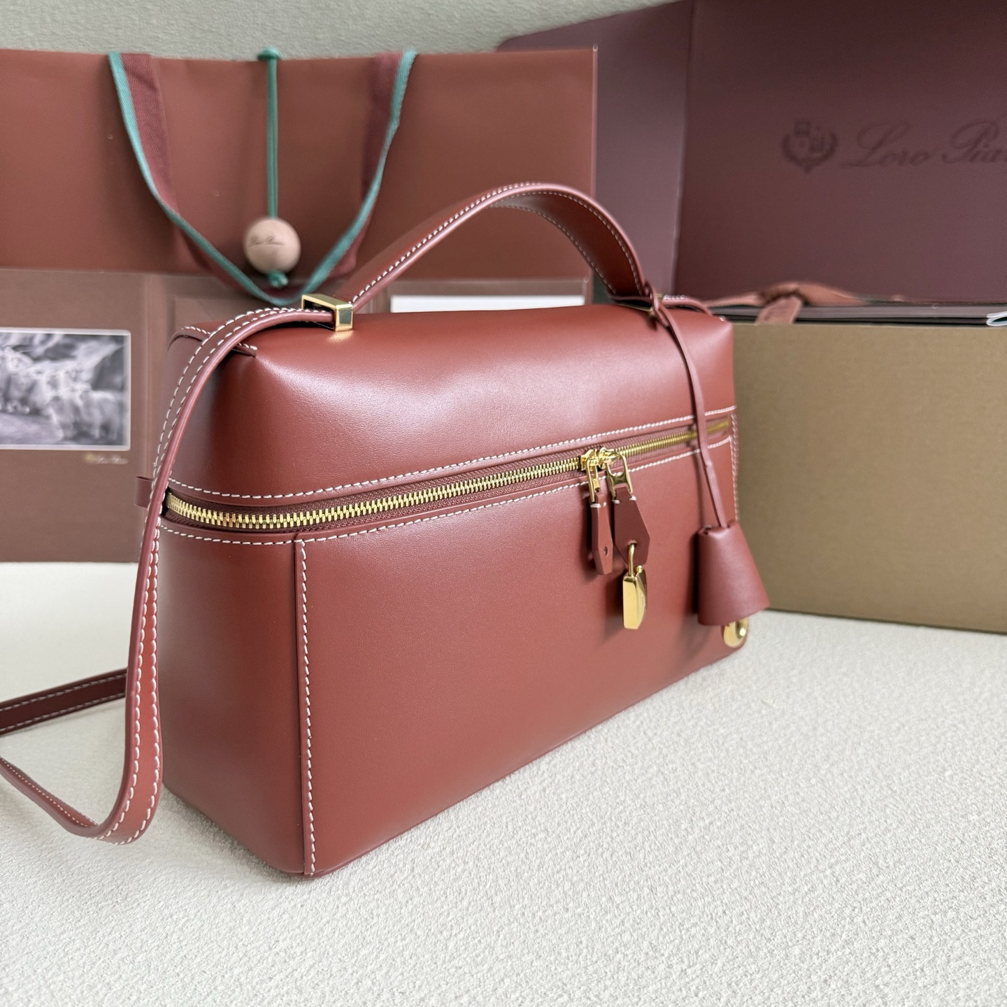 L0r0 P1ana Extra Pocket L27 Calfskin 16x27x10cm