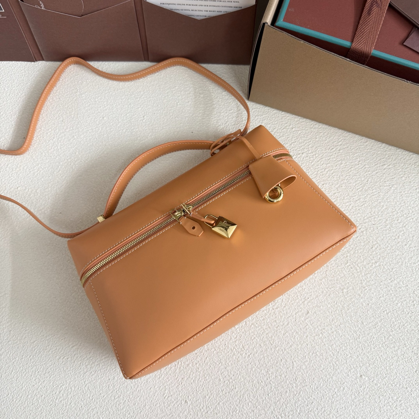 L0r0 P1ana Extra Pocket L27 Calfskin 16x27x10cm