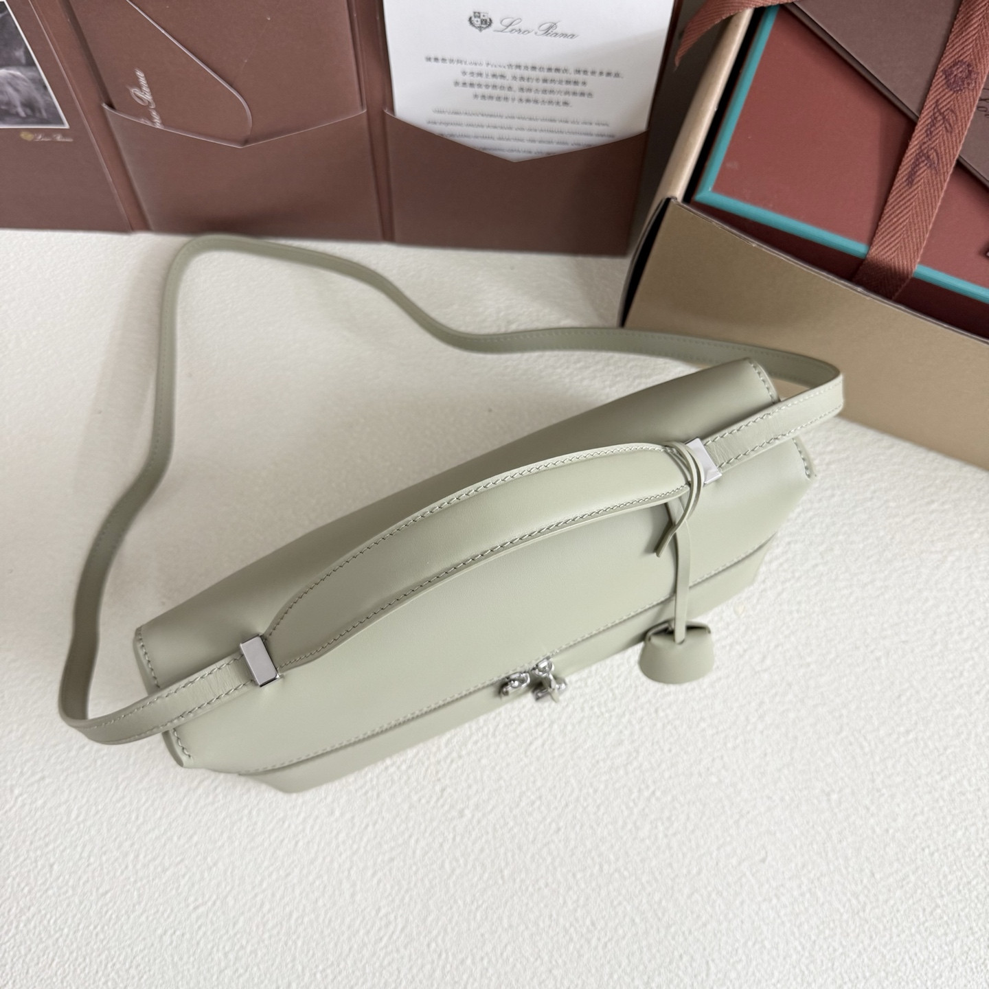 L0r0 P1ana Extra Pocket L27 Calfskin 16x27x10cm