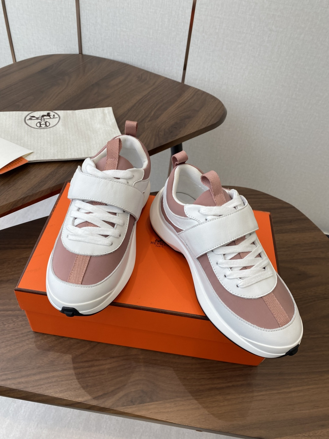 UA H**me5 Loop Sneaker