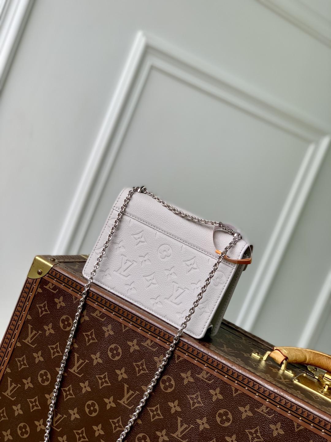 LV Wallet On Chain Rosy M13570 19.5x13.5x6.5cm