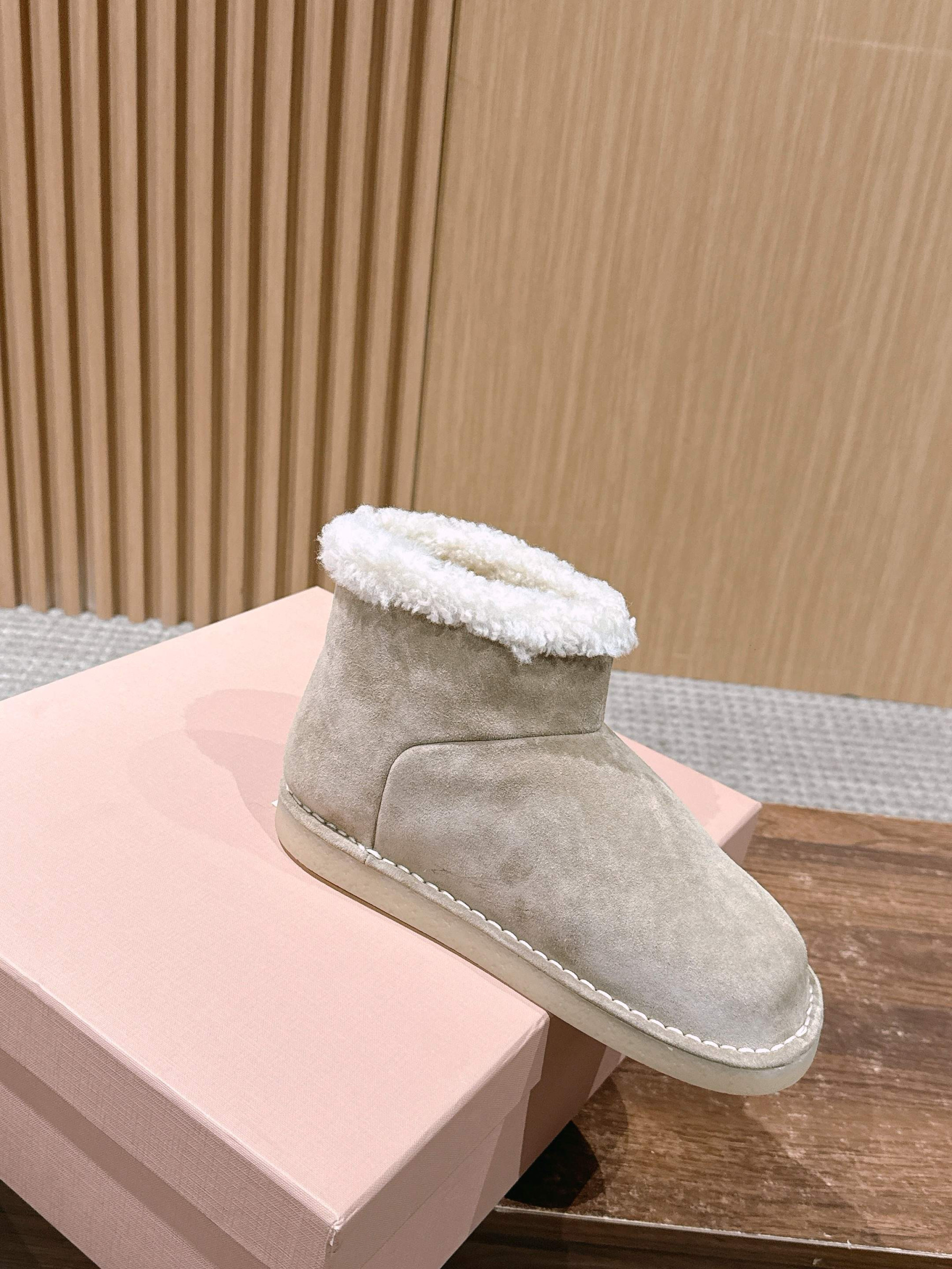 ua M1v M1v suede and shearling booties