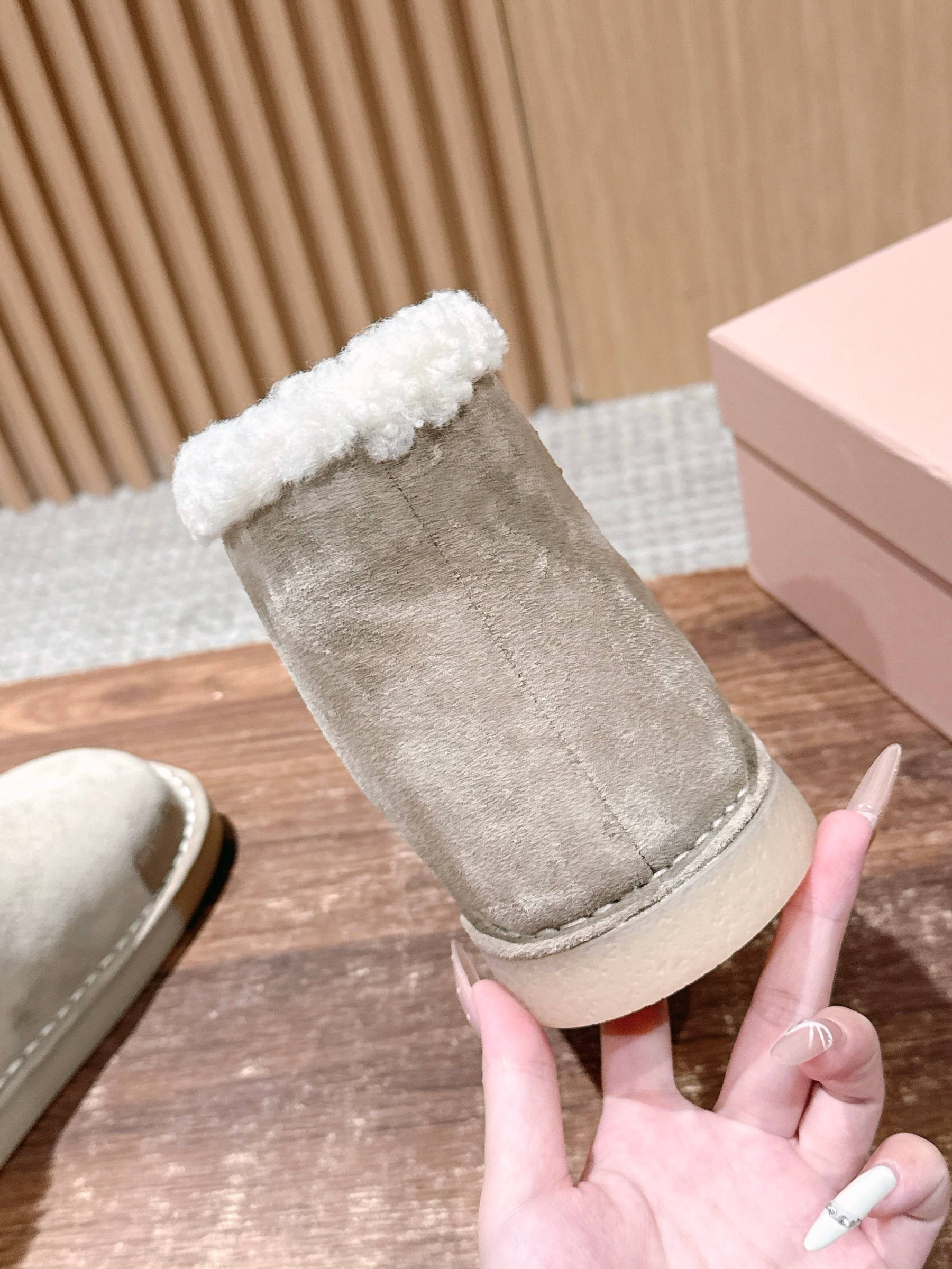 ua M1v M1v suede and shearling booties