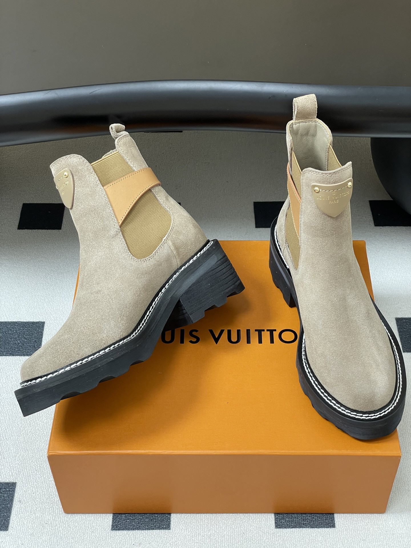 UA LV BEAUBOURG Ankle Boots
