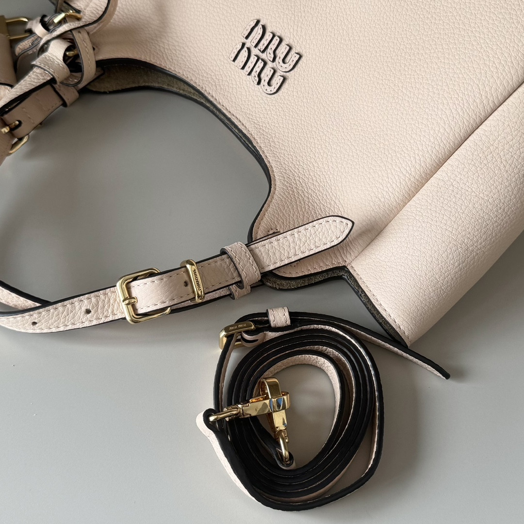 M1v M1v leather handbag 20x25.5x13cm