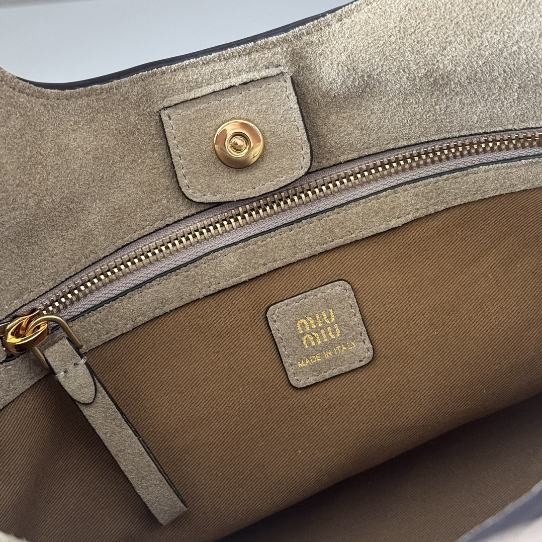 M1v M1v leather handbag 20x25.5x13cm